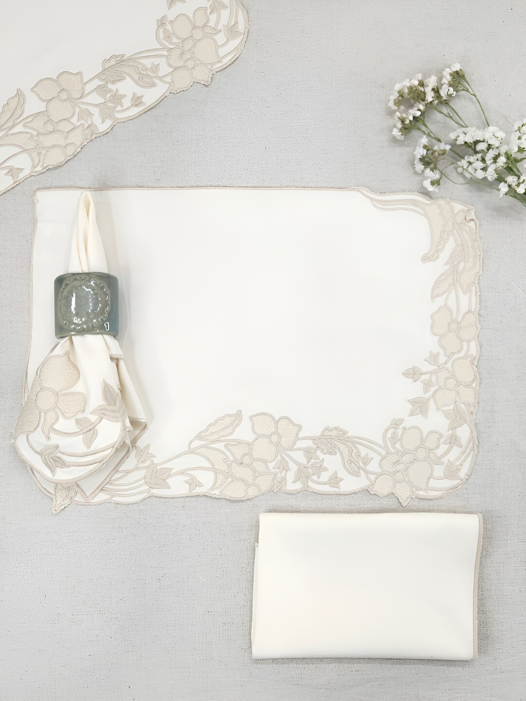 

DESIGN GAATHA Cream 6 Pieces Embroidered Pure Cotton Table Linen Sets