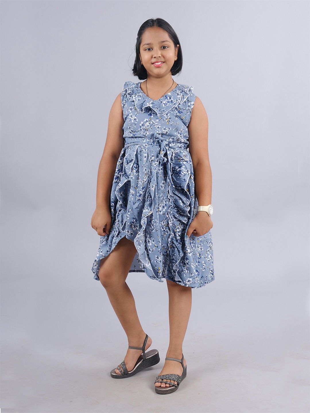 

KiddoPanti Girls Floral Printed Round Neck Sleeveless Fit & Flare Dress, Blue