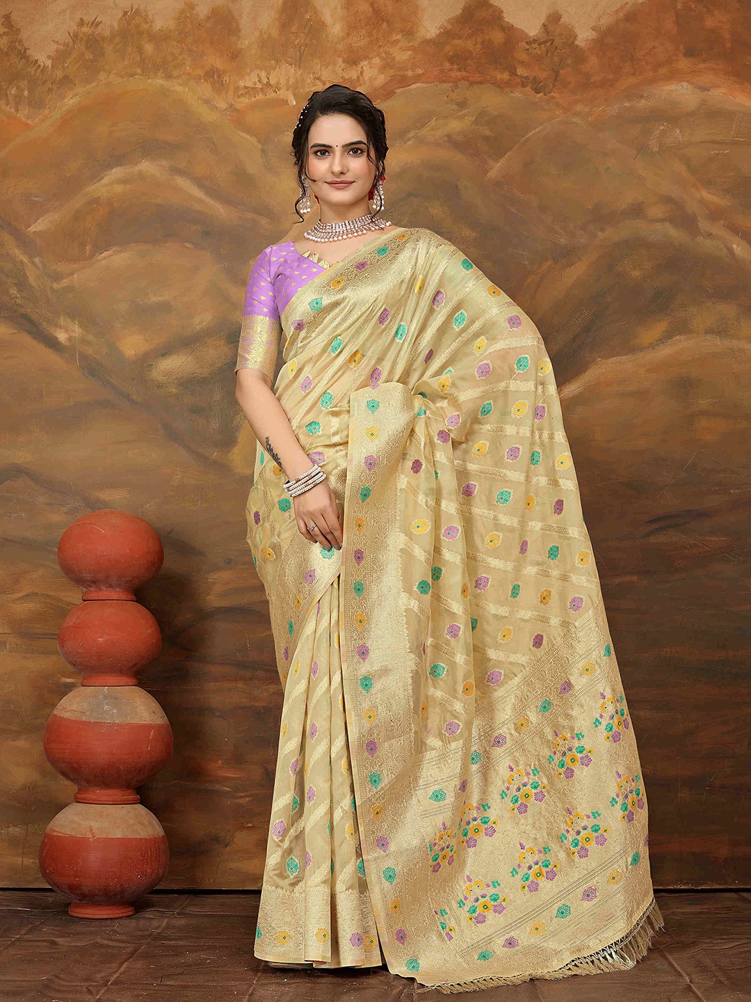 

Aagiri Woven Design Zari Organza Banarasi Saree, Cream