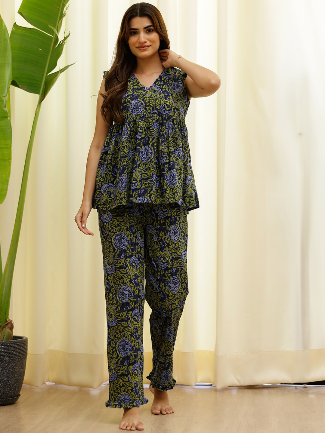 

SANSKRUTIHOMES Floral Printed Pure Cotton Night suit, Green