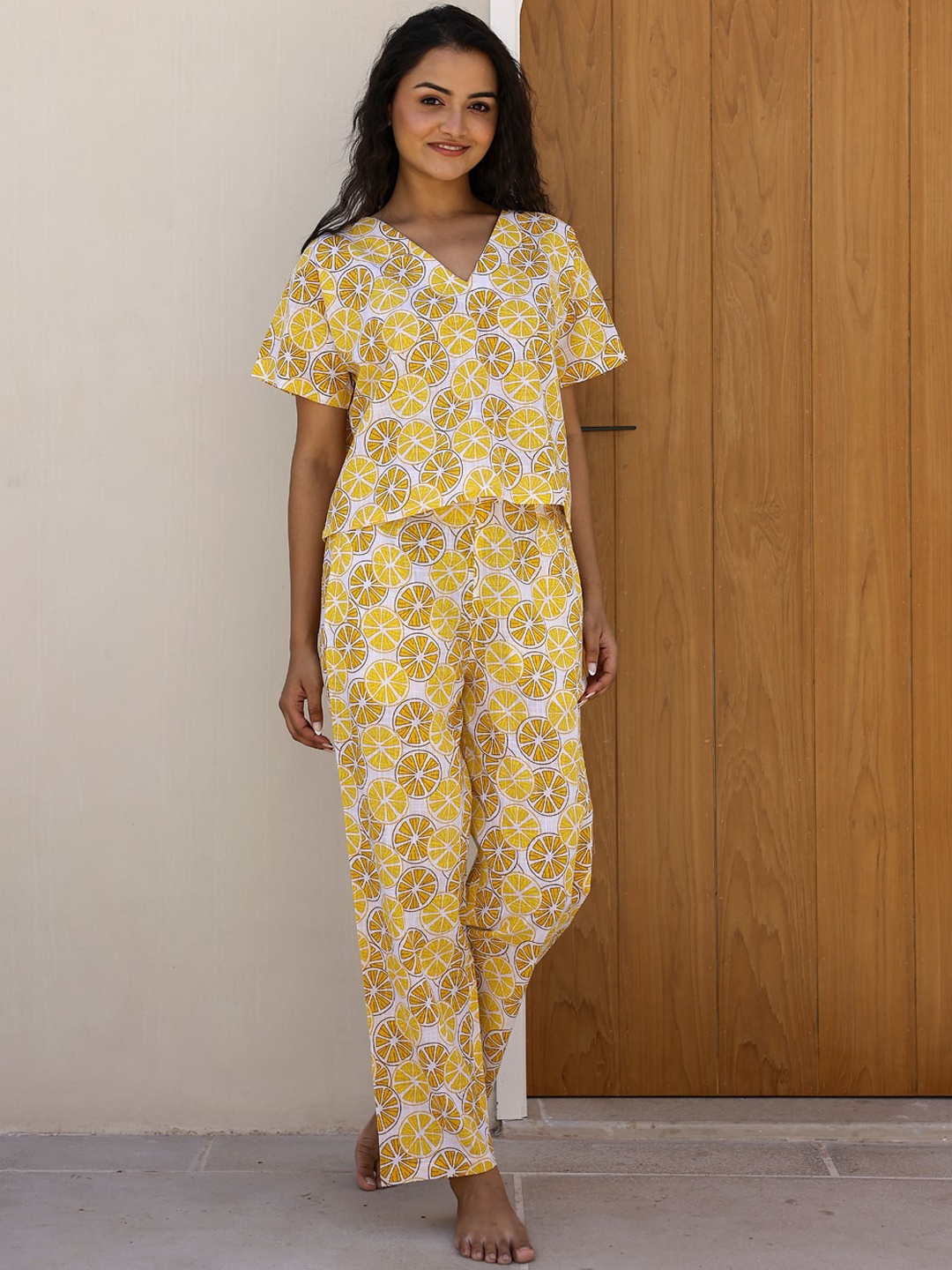 

SANSKRUTIHOMES Floral Printed Pure Cotton Night suit, Yellow