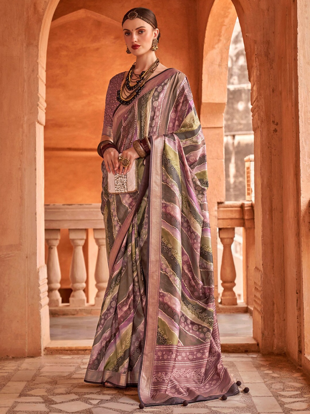 

Anouk Women Woven Design Zari Silk Blend Banarasi Saree, Mauve