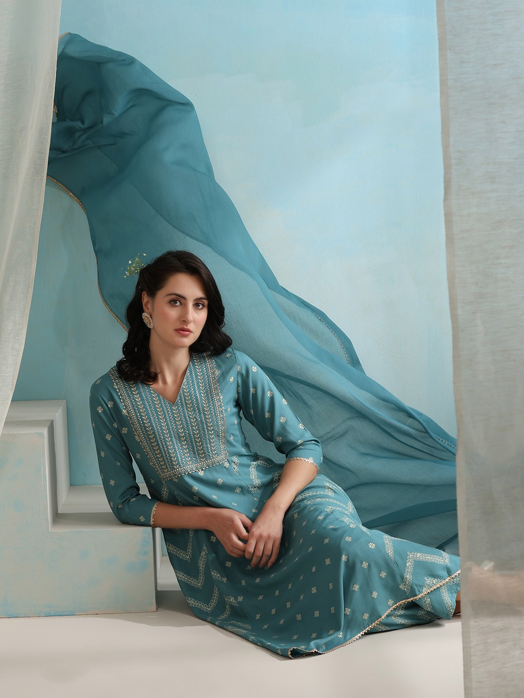 

Khushal K Ethnic Motifs Embroidered V-Neck Three-Quarter Sleeves Sequinned Kurta Set, Blue