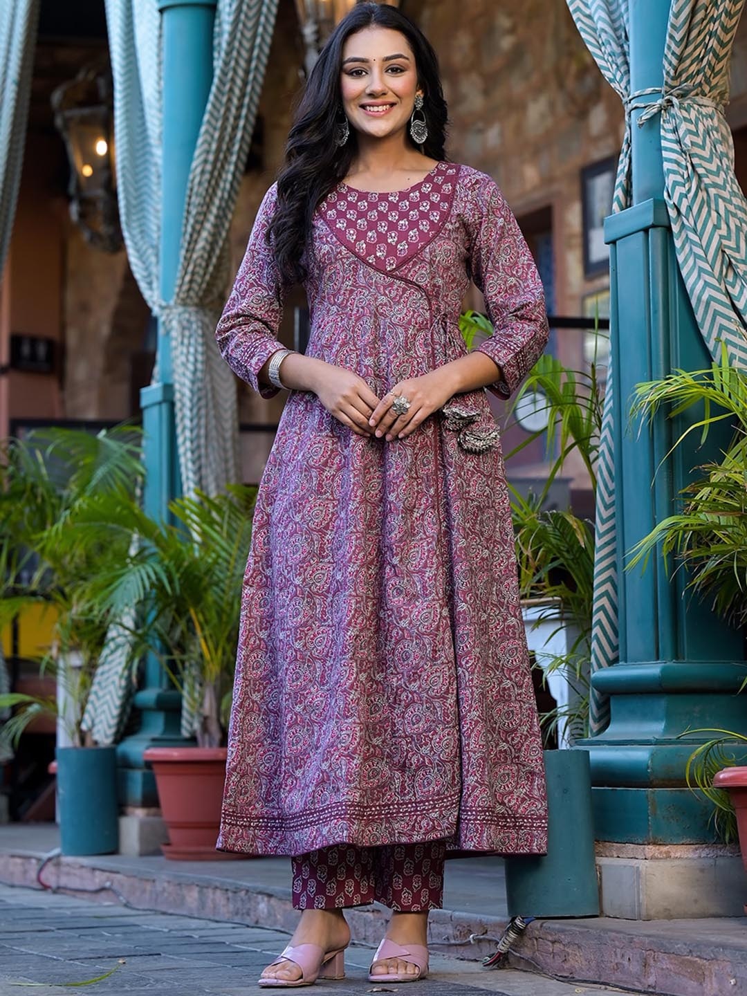 

ROOHANIYAT Floral Printed Angrakha Pure Cotton Kurta with Pyjamas & Dupatta, Maroon