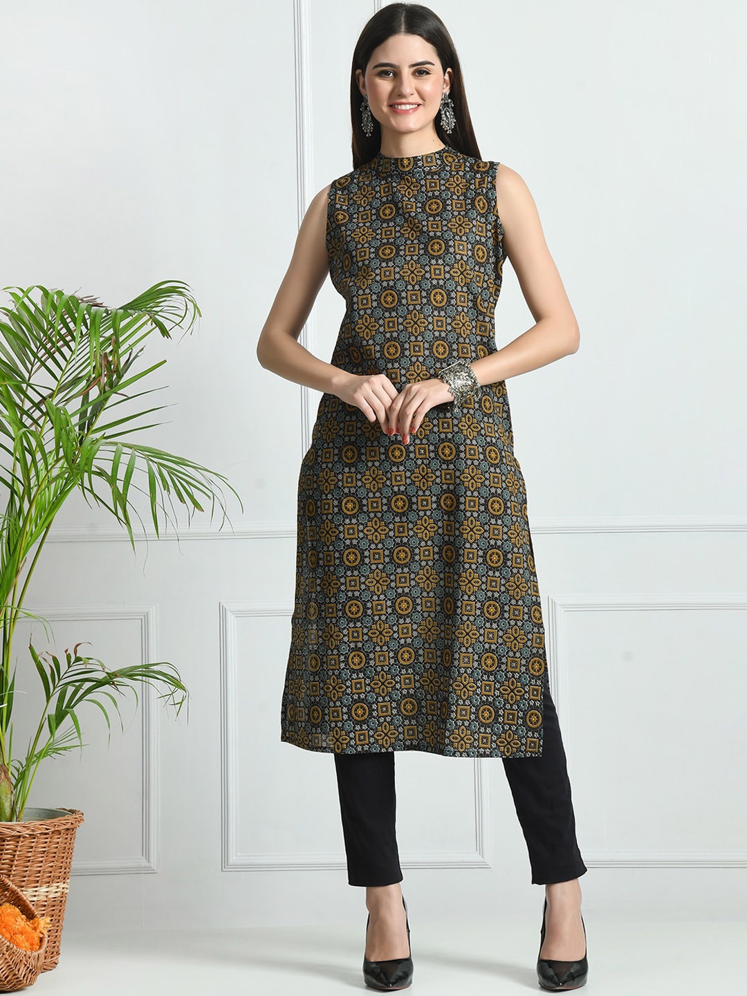 

FERANOID Geometric Sequinned Boat Neck Flared Cotton A-Line Kurta, Black