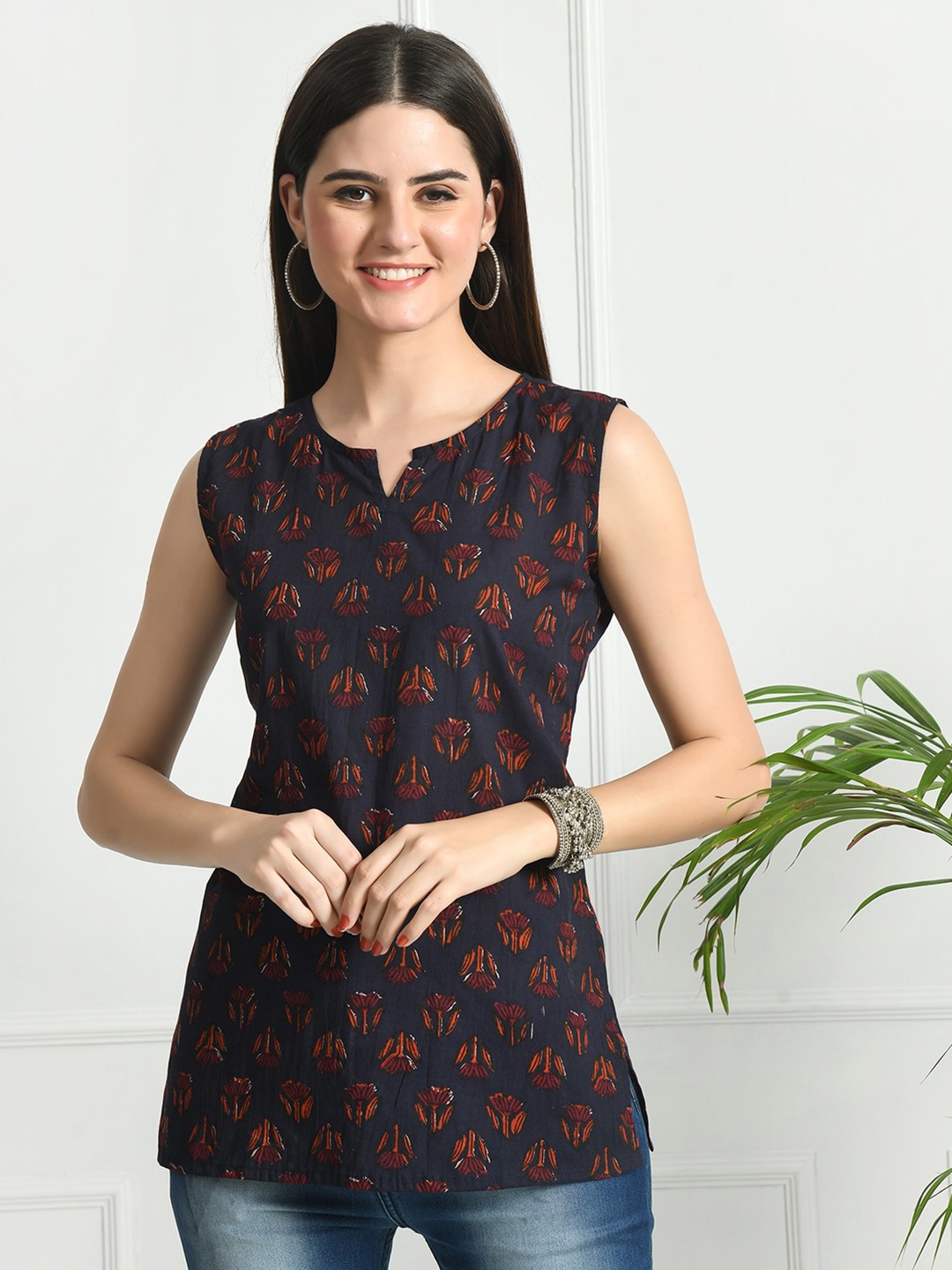 

FERANOID Floral Printed Notched Neck Cotton Short Kurti, Navy blue