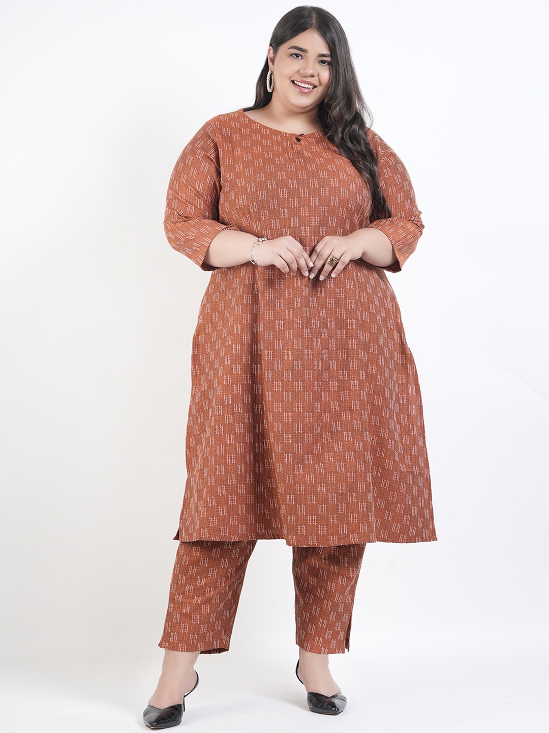 

LastInch Plus Size Printed Round Neck Three-Quarter Sleeves Pure Cotton Kurta Set, Brown