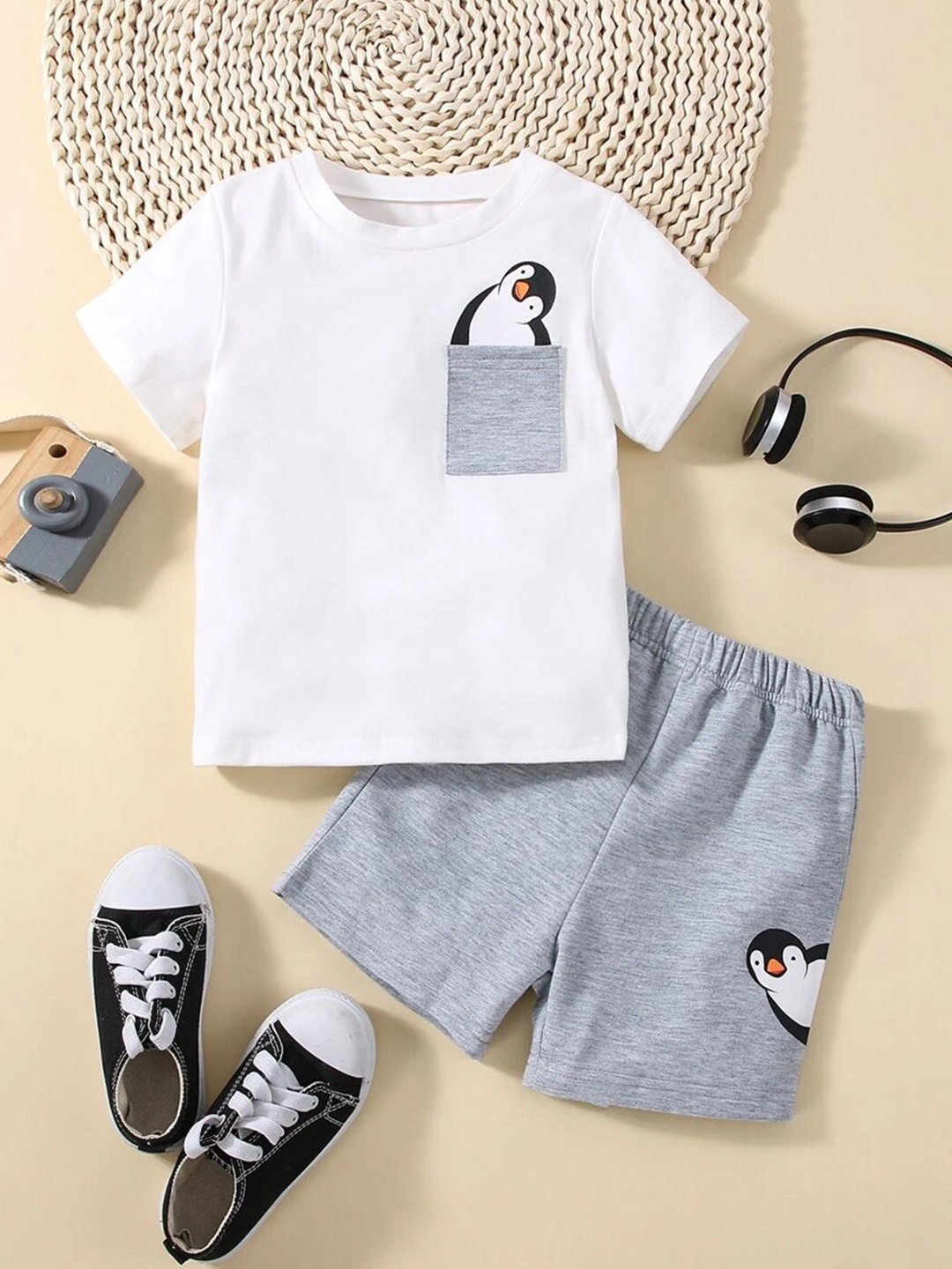 

BAESD Kids Top with Shorts, White