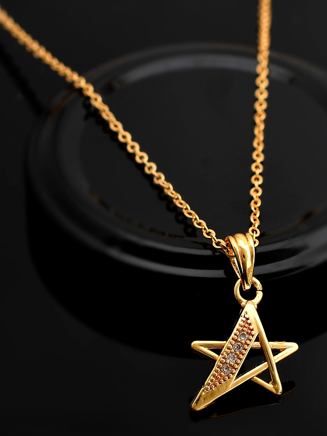 

PYR FASHION Gold-Plated Star Shaped Pendant with Chain