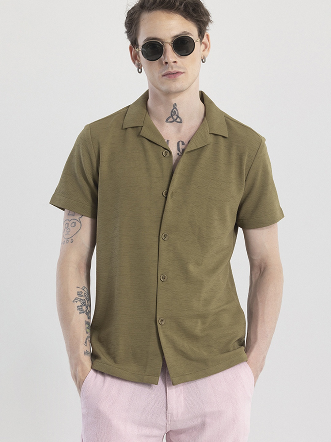 

Snitch Spread Collar Short Sleeves Classic Slim Fit Casual Shirt, Olive