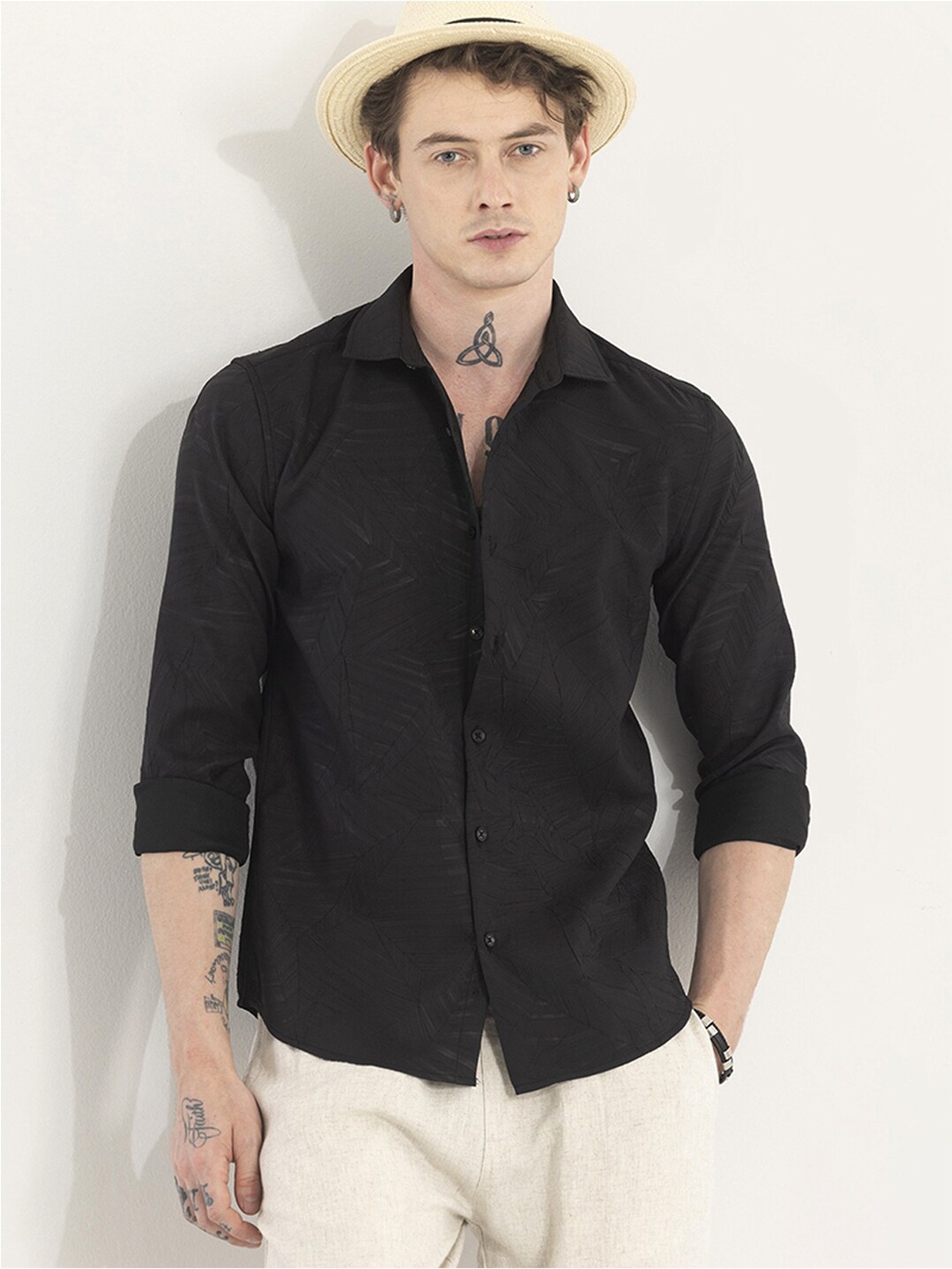 

Snitch Black Classic Slim Fit Spread Collar Casual Shirt