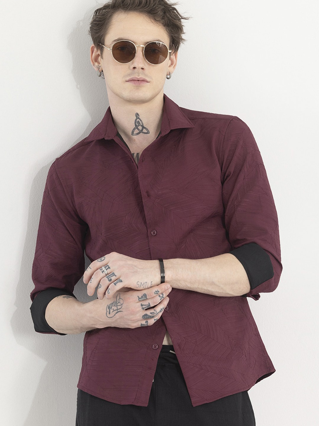 

Snitch Classic Maroon Slim Fit Spread Collar Casual Shirt