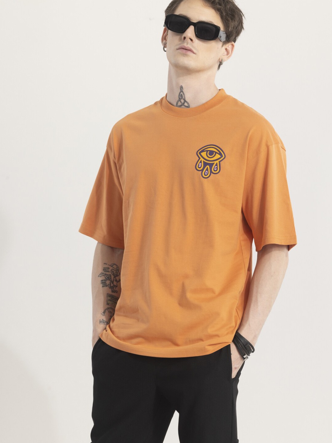 

Snitch Graphic Printed Round Neck Drop-Shoulder Sleeves Oversized T-shirt, Orange