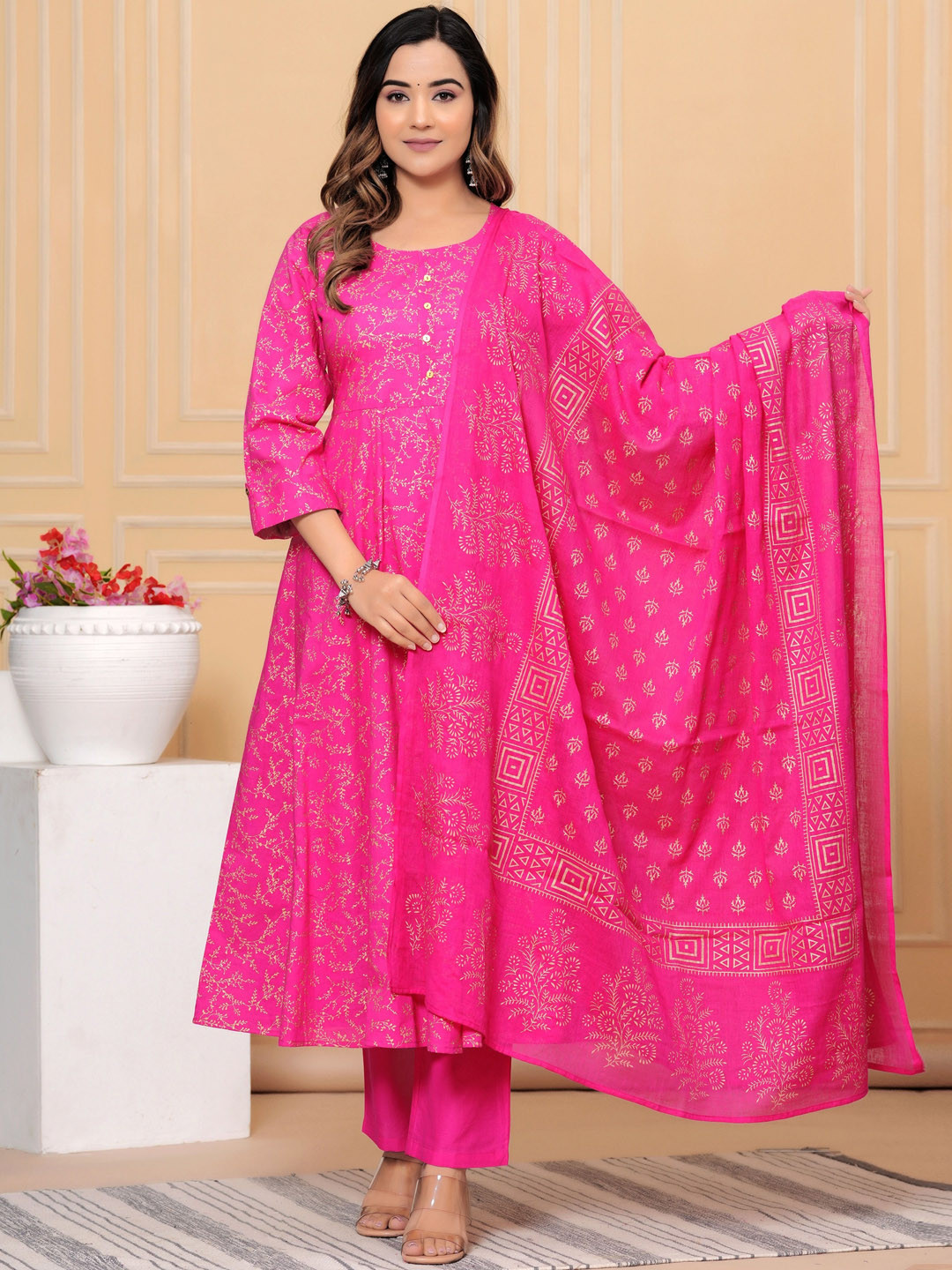 

SRF2FASHION Round Neck Floral Printed Regular Anarkali Kurta Set, Pink