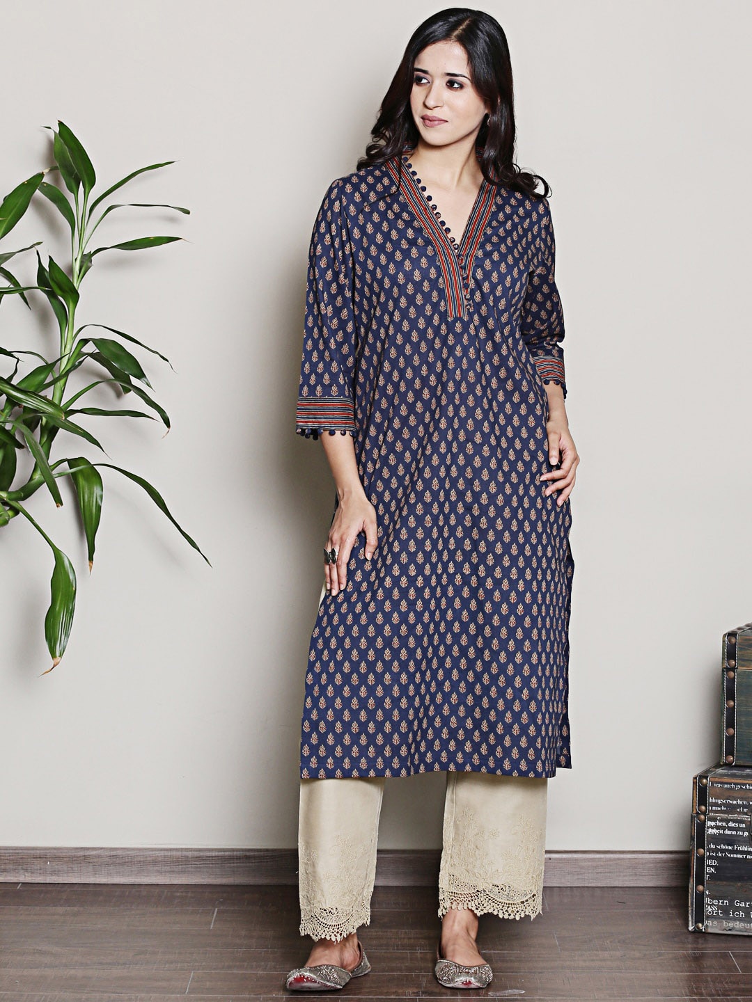 

Spring Soul V Neck Ethnic Motifs Printed Kurta, Navy blue