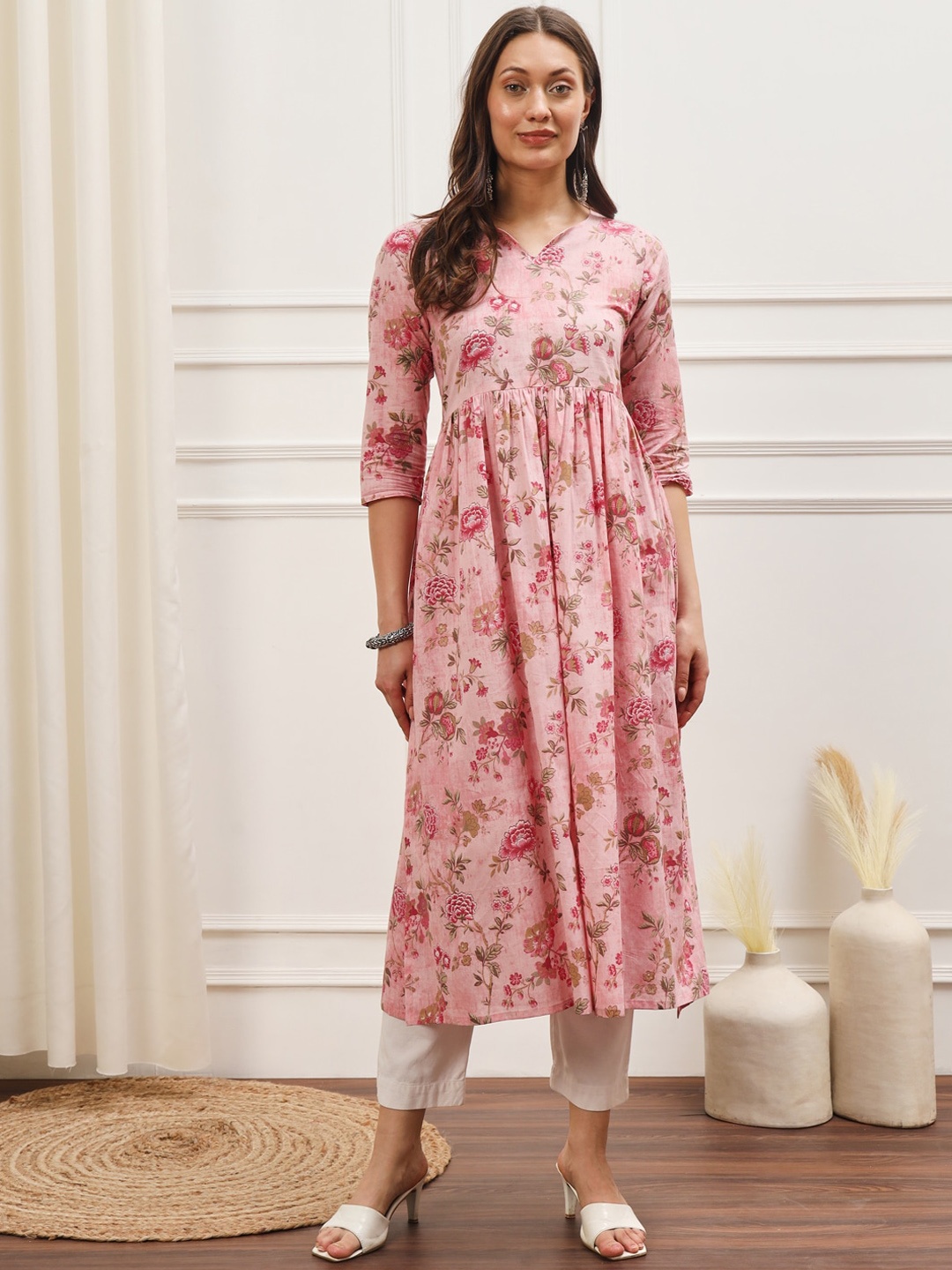 

Meeranshi Floral Printed Regular Pure Cotton Kurta with Trousers, Pink