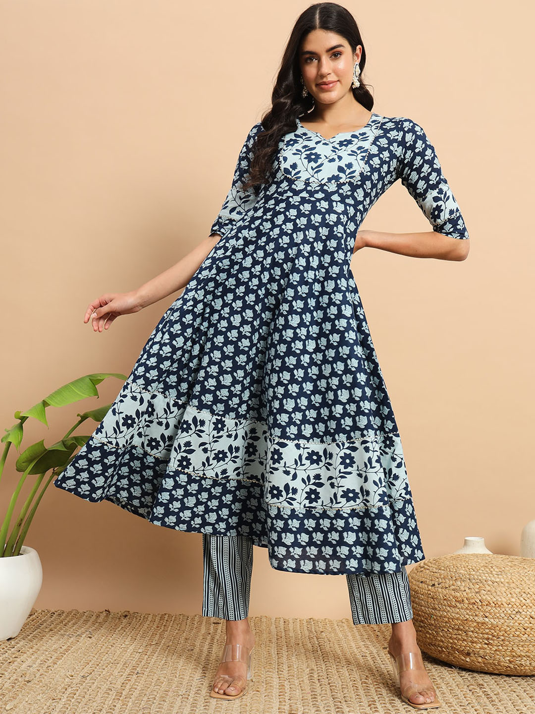 

Meeranshi Floral Printed Regular Pure Cotton Kurta with Trousers, Navy blue