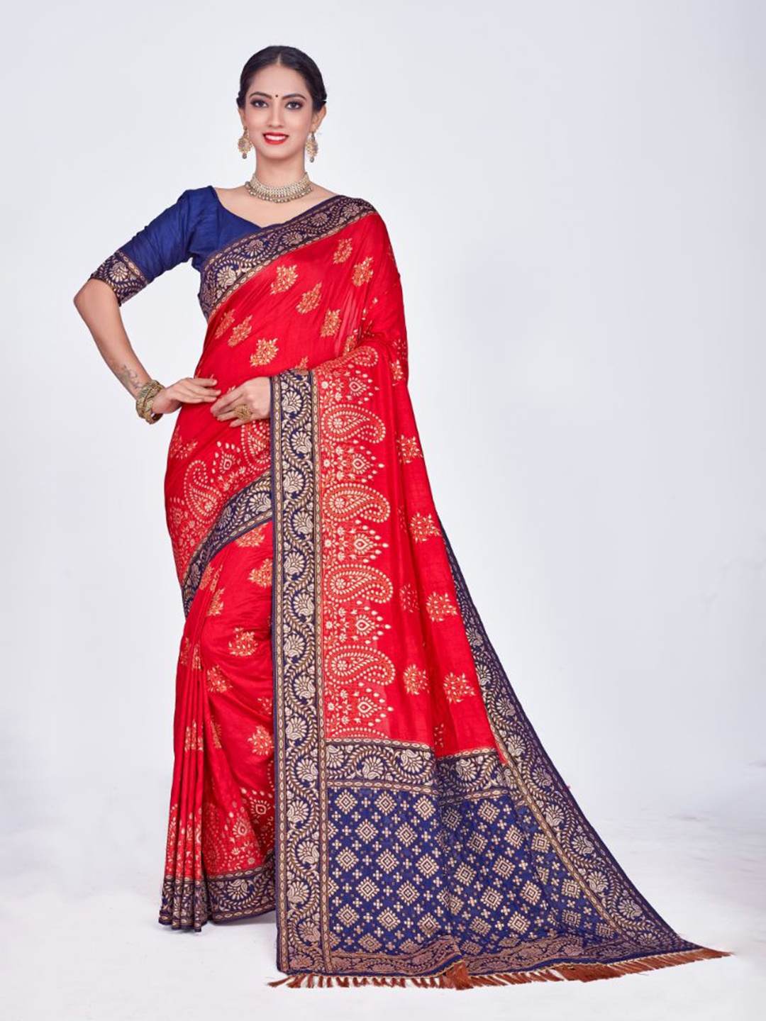 

Aagiri Woven Design Zari Silk Blend Banarasi Saree, Red