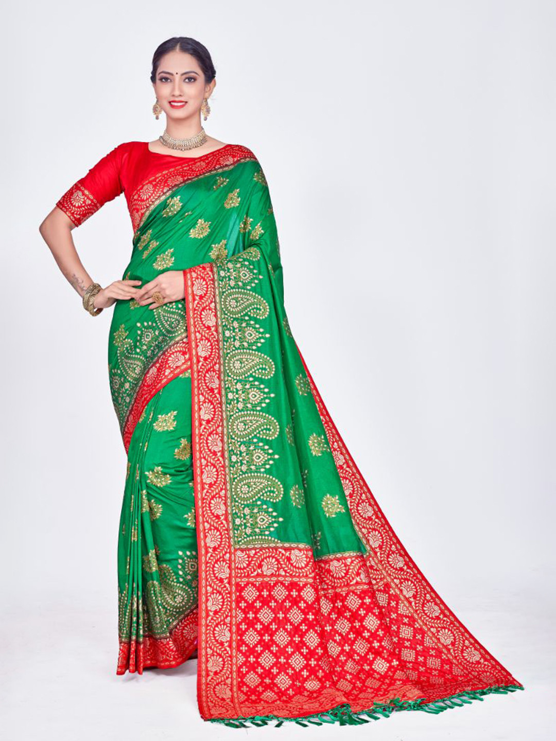 

Aagiri Woven Design Zari Silk Blend Banarasi Saree, Green