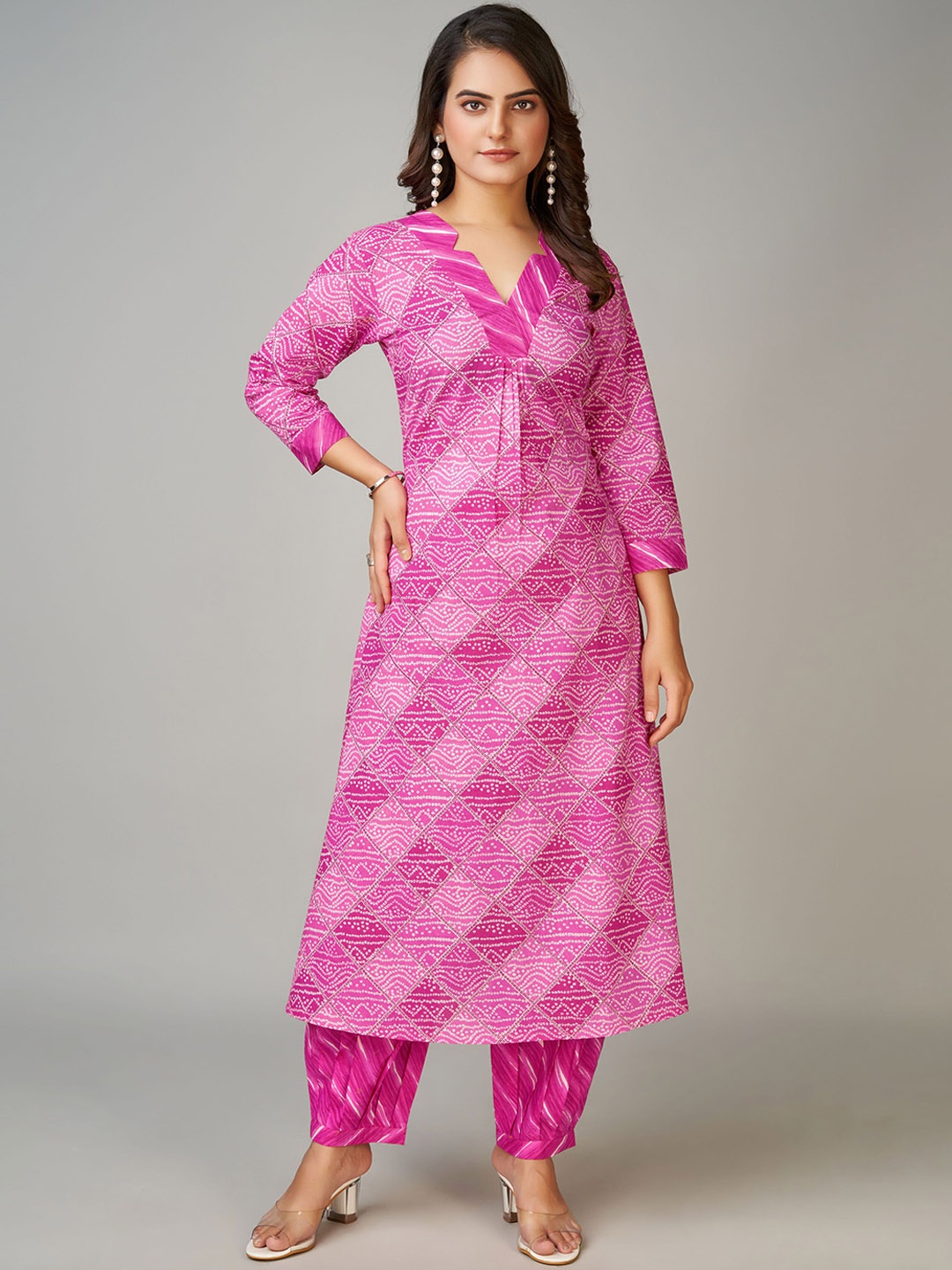 

VIRICA Bandhani Printed Regular V-Neck Kurta with Patiala, Pink