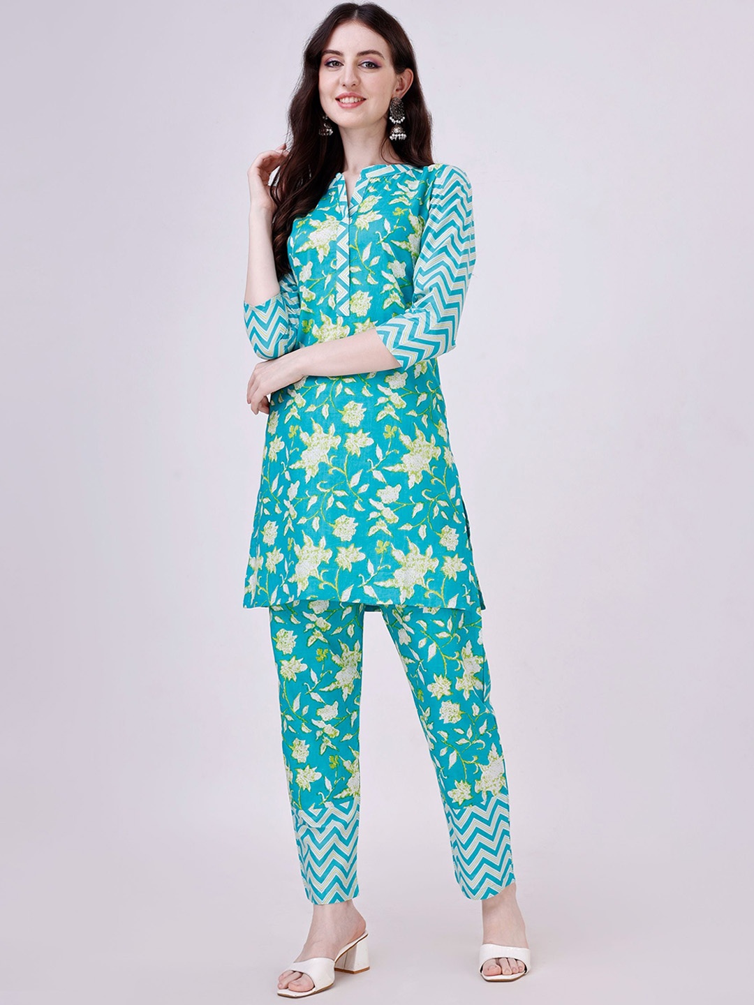 

VIRICA Floral Printed Regular Kurta with Trouser, Turquoise blue