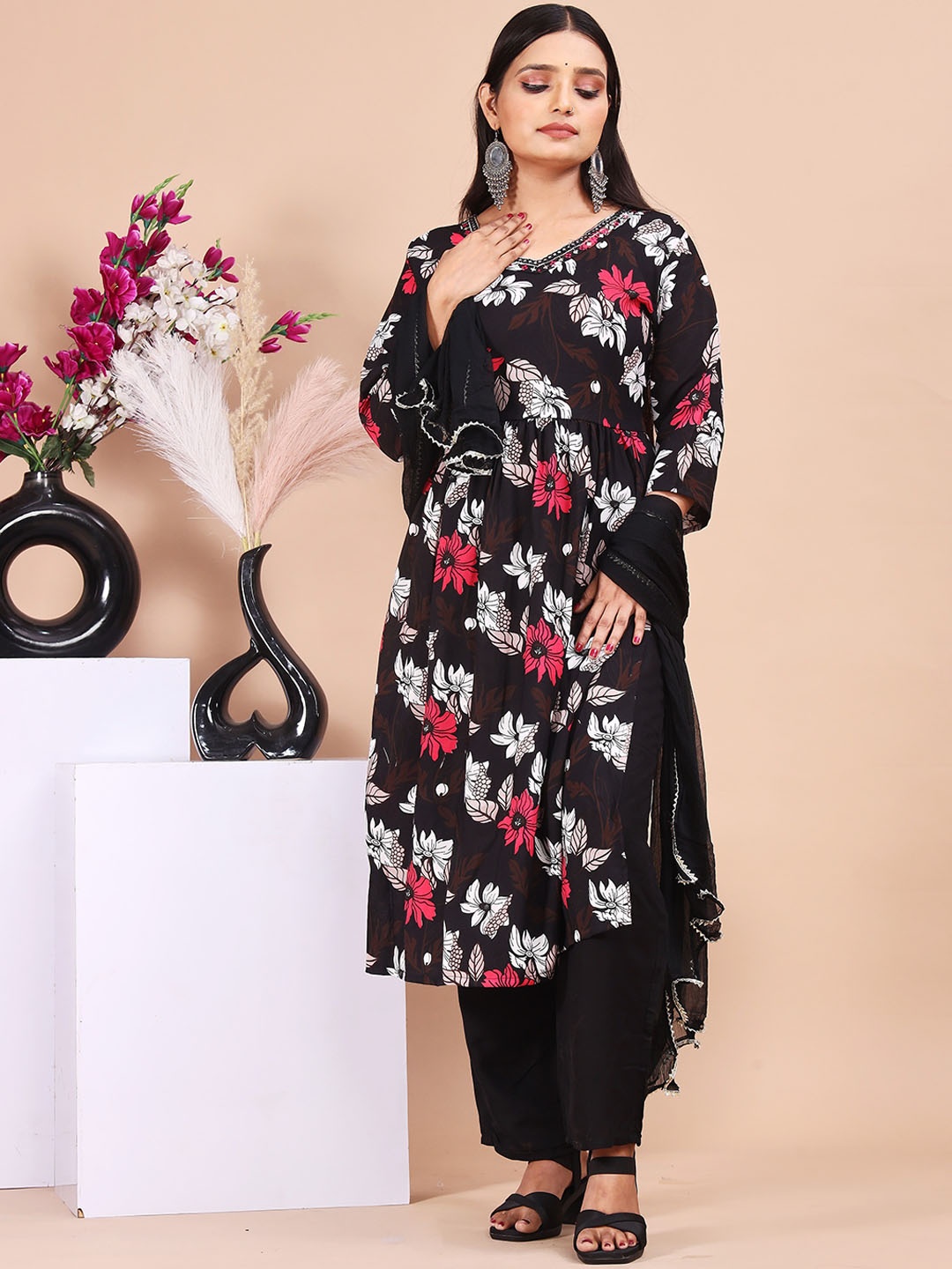 

SK2 Fashion V Neck Floral Printed Pleated Thread Work Anarkali Kurta Set, Black