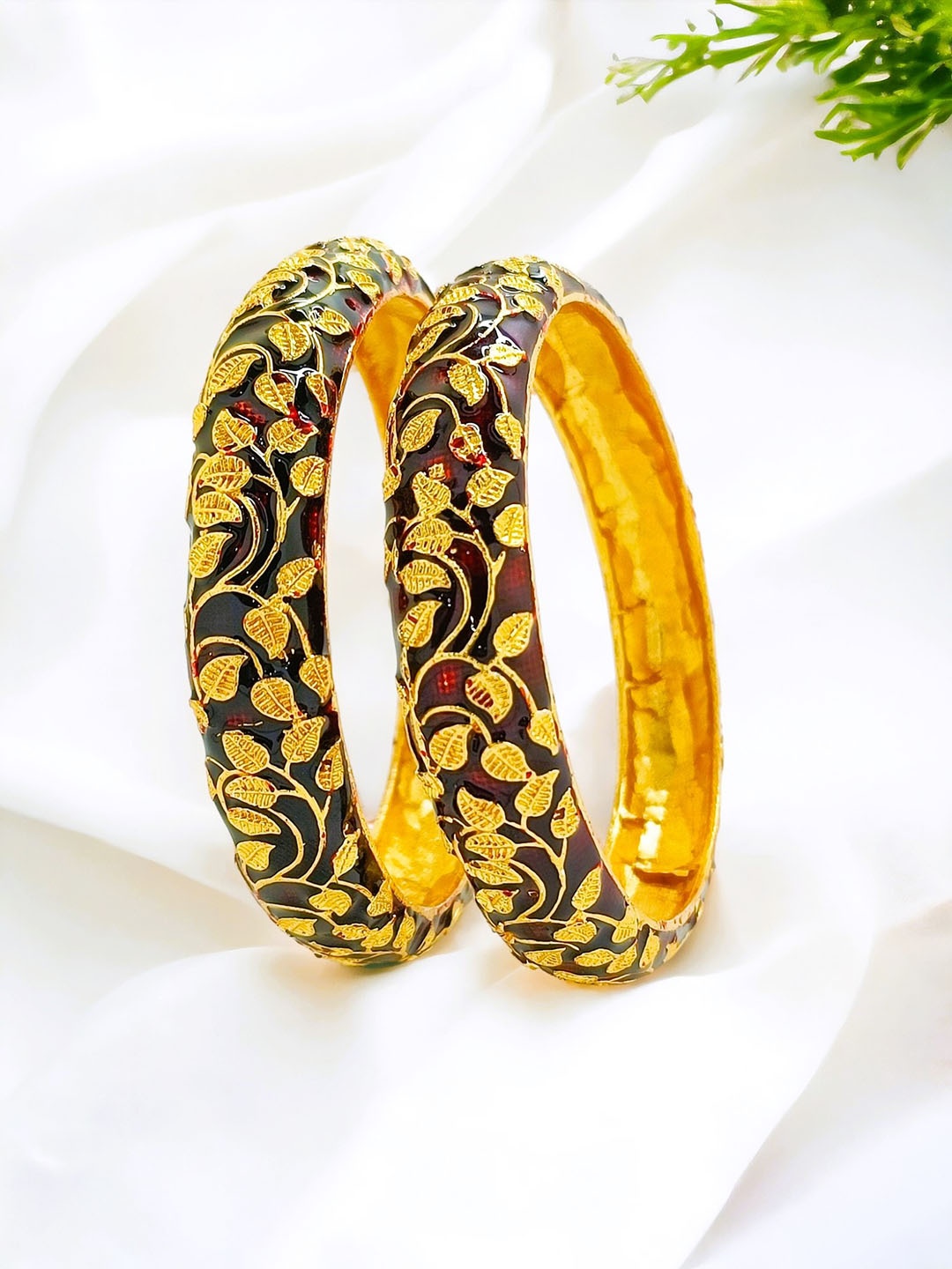 

FEMMIBELLA Set of 2 Gold-Plated Kada Bangles