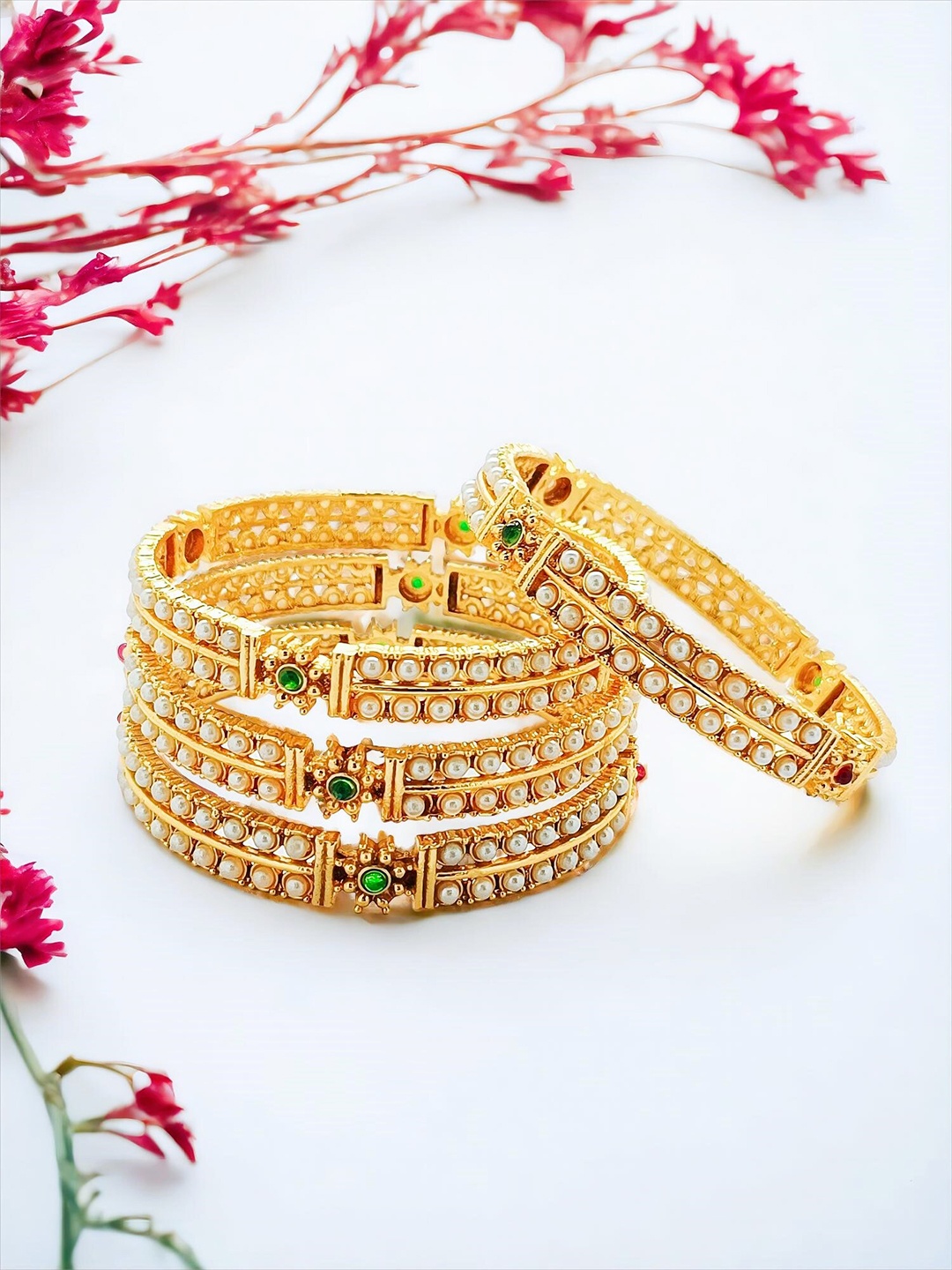 

FEMMIBELLA Set Of 4 Gold-Plated Pearls Studded Bangles