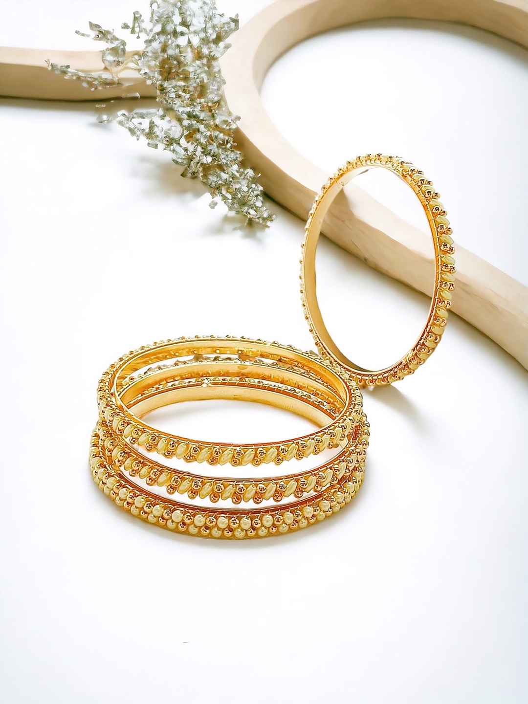 

FEMMIBELLA Set Of 4 Gold-Plated Pearls Studded Bangles