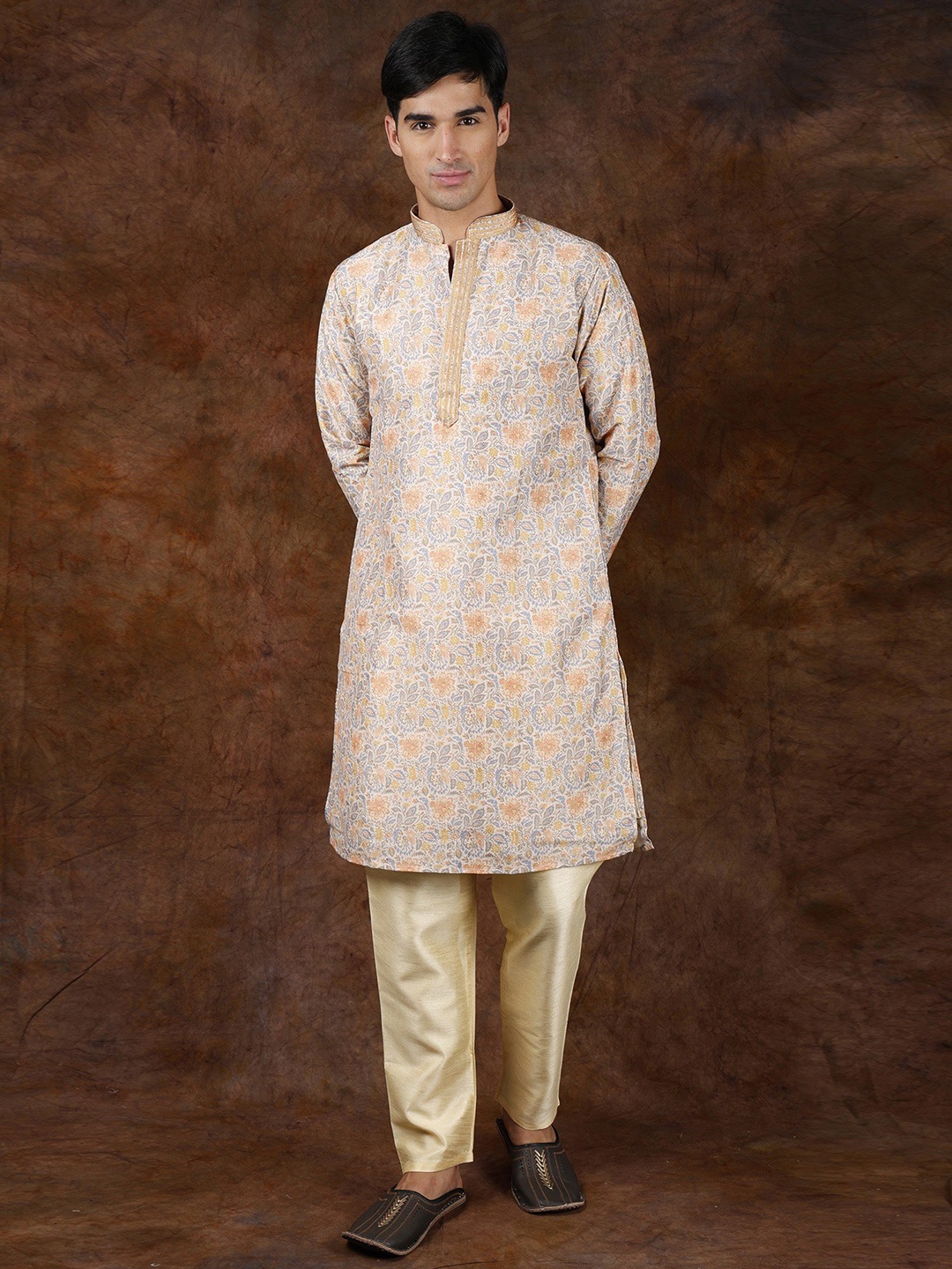 

Exotic India Prairie Sunset Floral Printed Kurta Pajama Set With Gota Patti on Neck, Peach