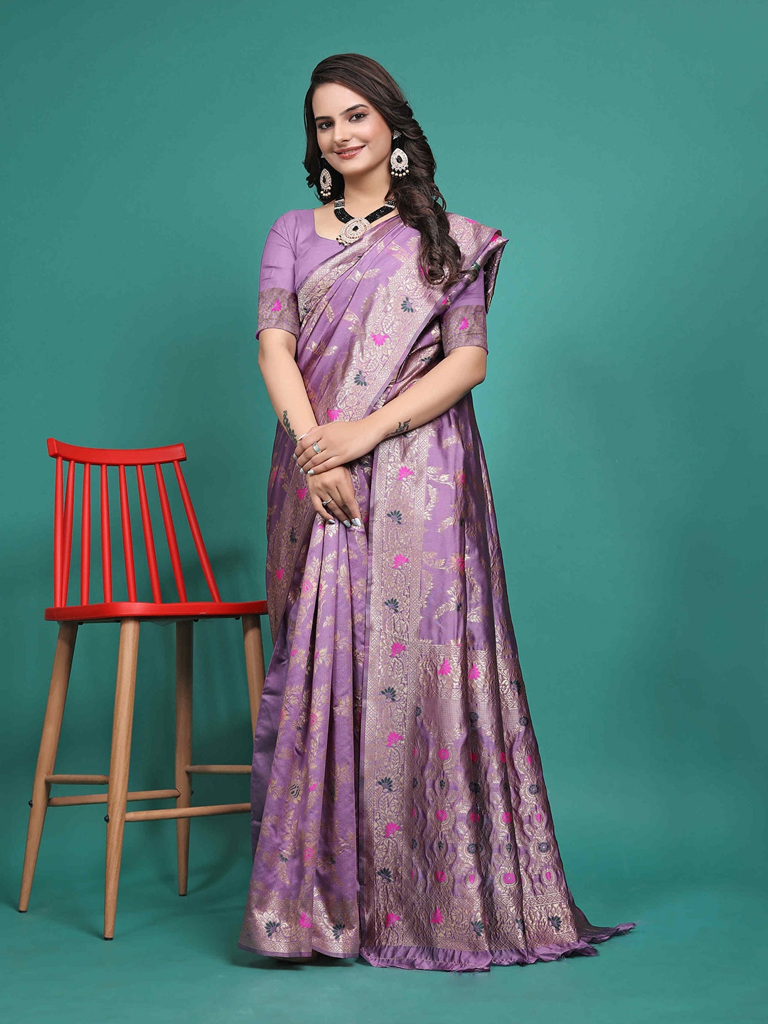 

Aagiri Woven Design Zari Art Silk Banarasi Saree, Magenta