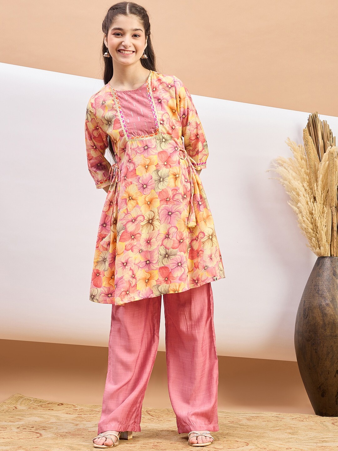 

Stylo Bug Girls Floral Printed Round Neck A-Line Kurta With Palazzos, Pink