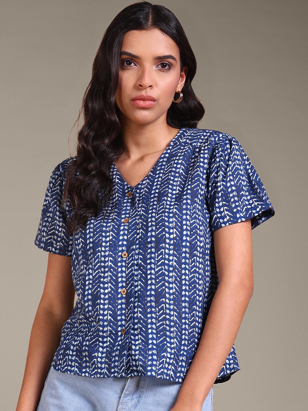 

The Roadster Lifestyle Co. Blue V Neck Printed Pure Cotton Top