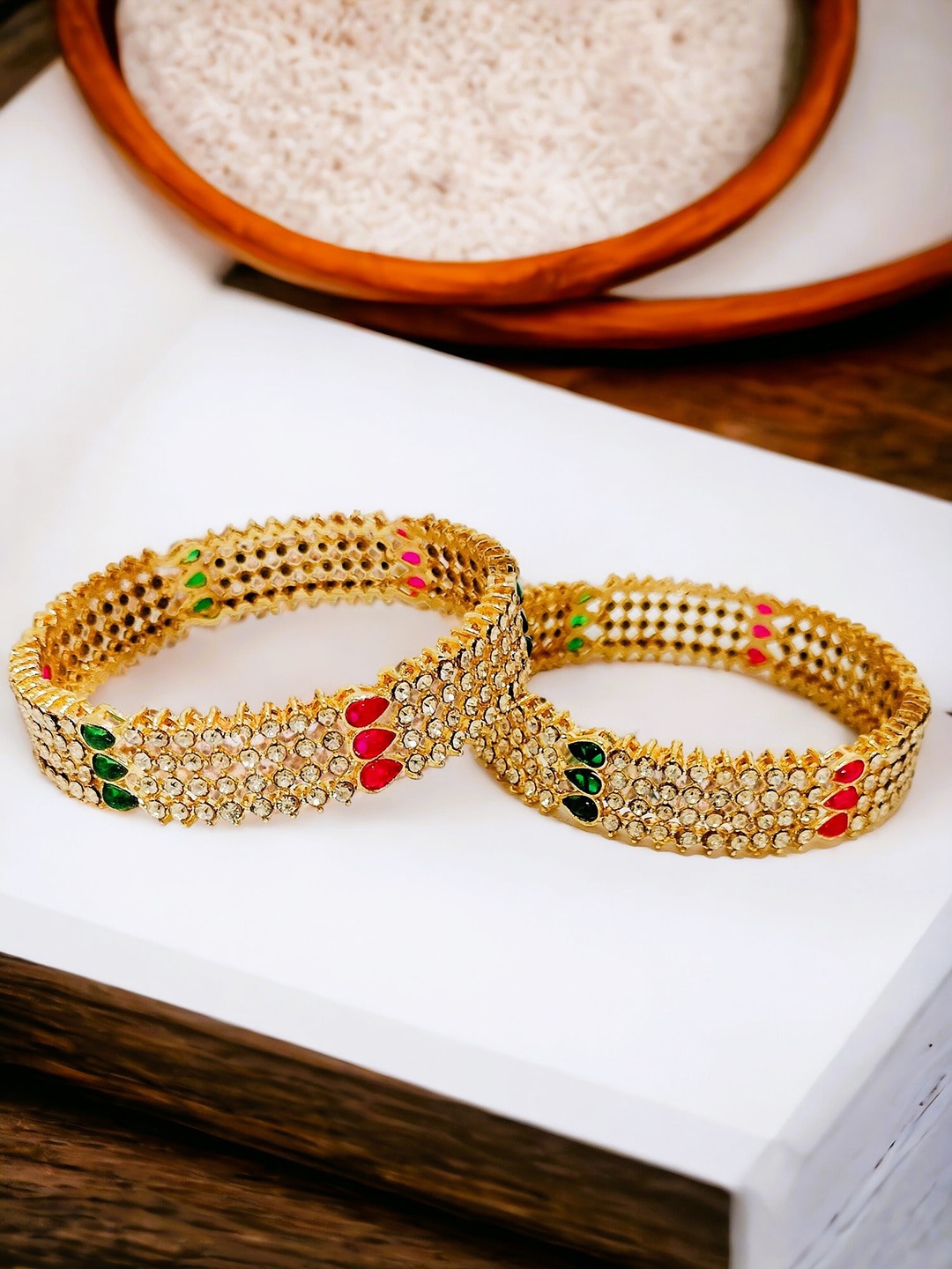 

FEMMIBELLA Set Of 2 Gold Plated Cubic Zirconia Studded Kada Bangles