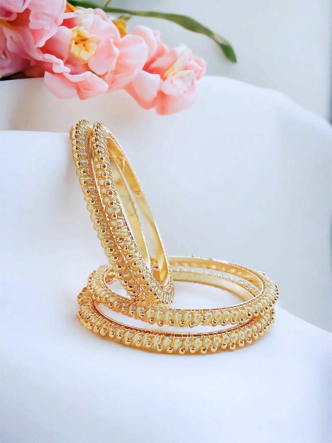 

FEMMIBELLA Set Of 4 Gold Plated Beaded Bangles