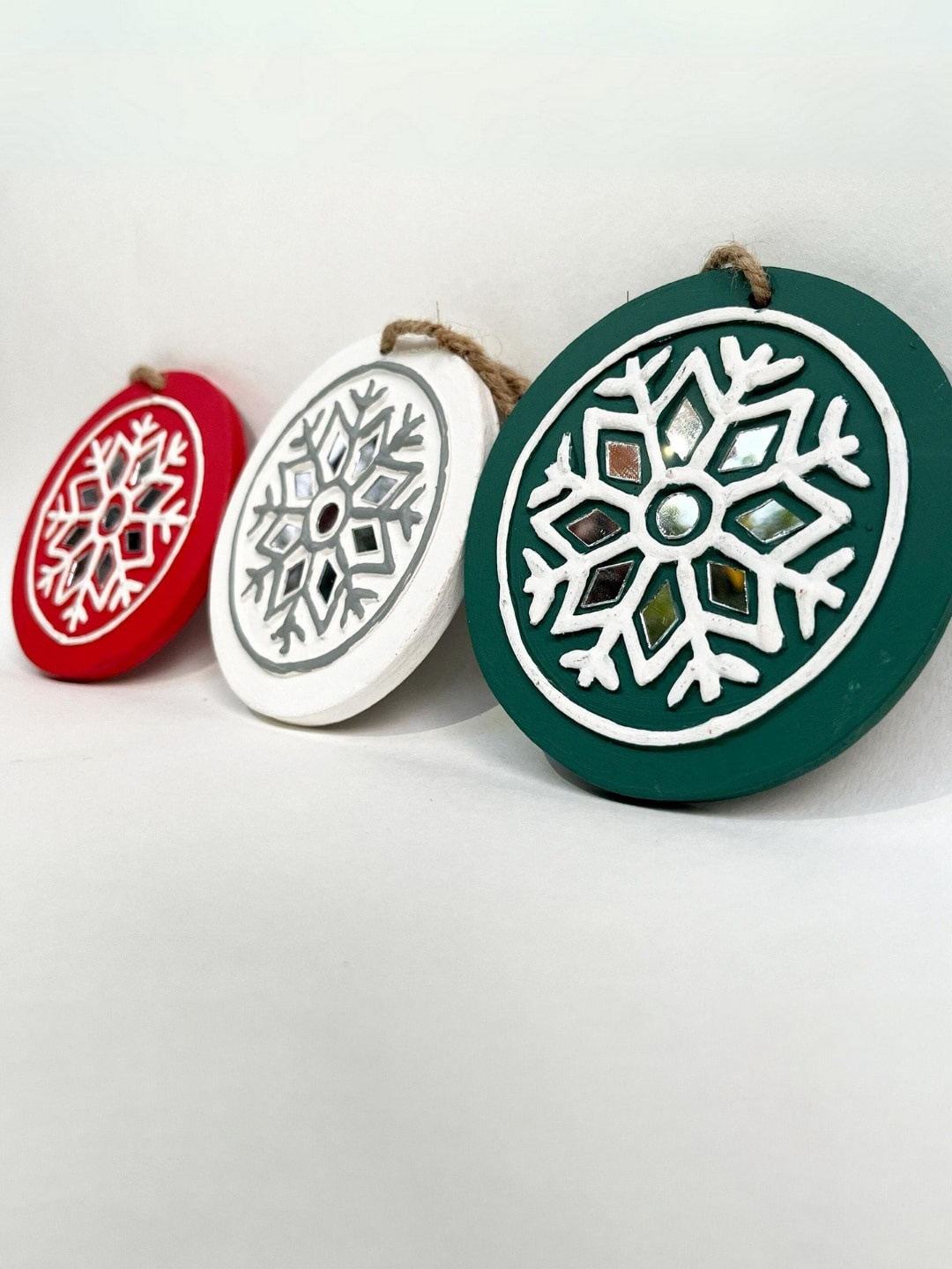 

Peepul Tree Red & Green 3 Pieces Embellished Mud & Mirror Lippan Christmas Tree Ornaments