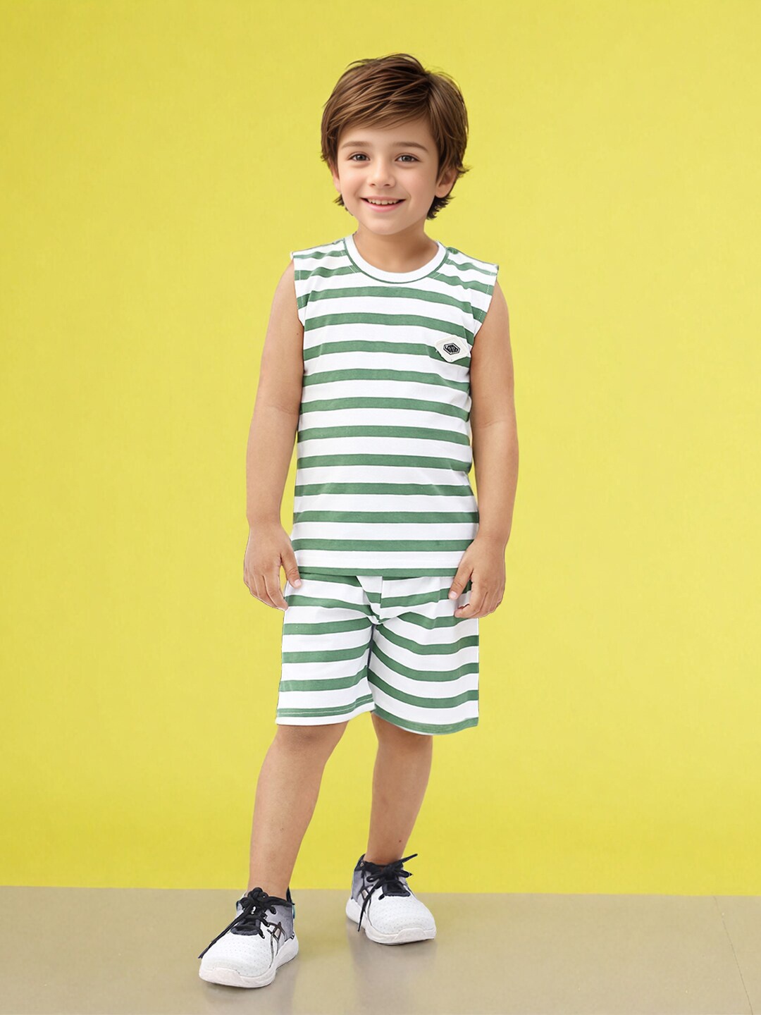 

Toonyport Boys Pack Of 2 Printed T-shirts with Shorts, White