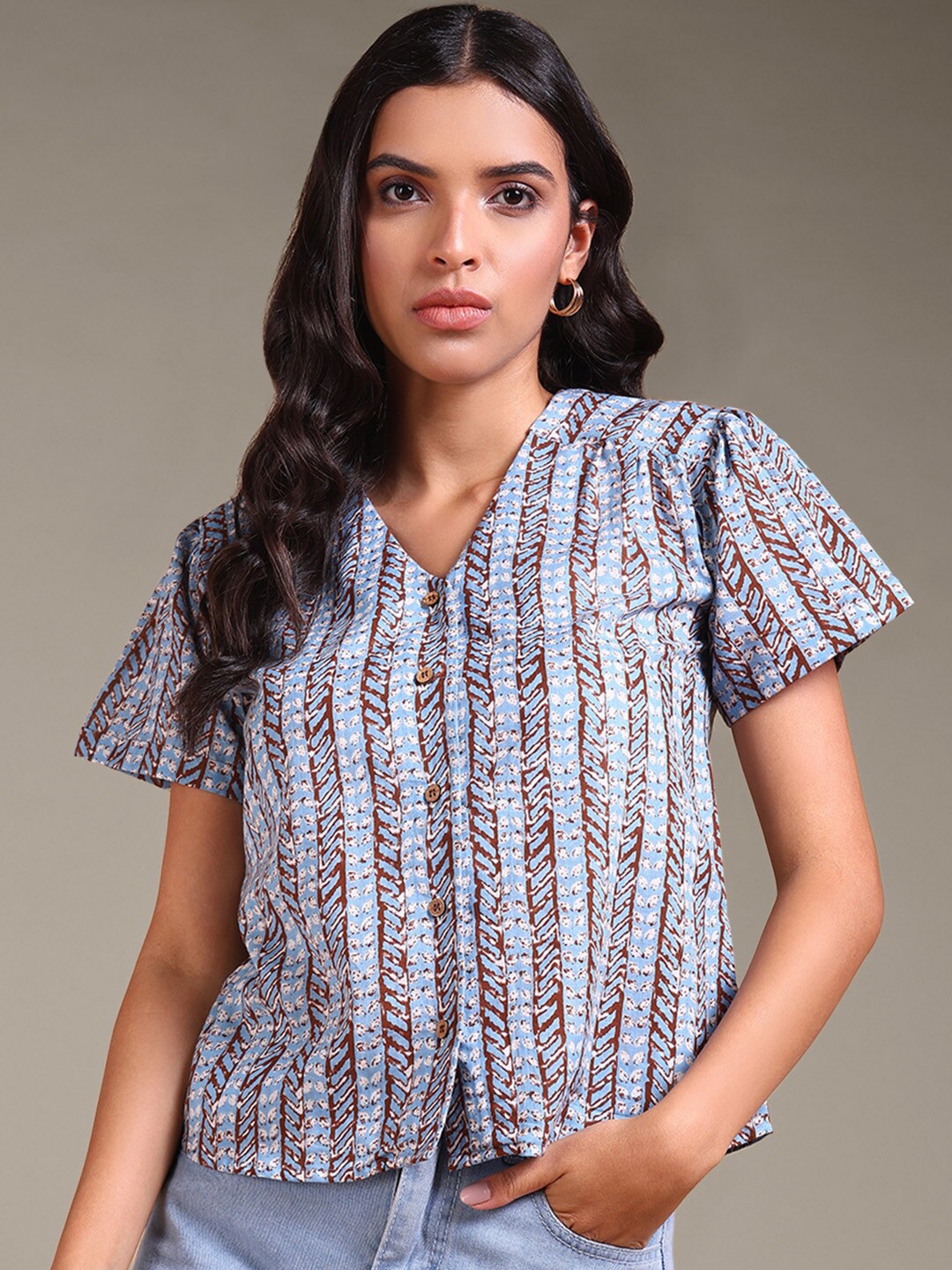 

The Roadster Lifestyle Co. Blue & Brown Geometric Printed Cotton Shirt Style Tops