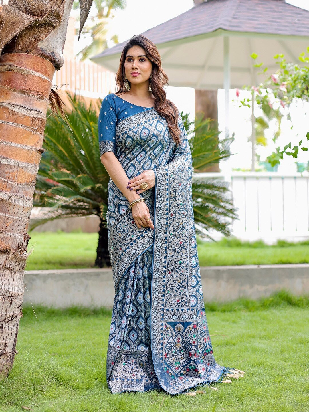 

WELL TEX Woven Design Zari Silk Blend Kanjeevaram Saree, Blue