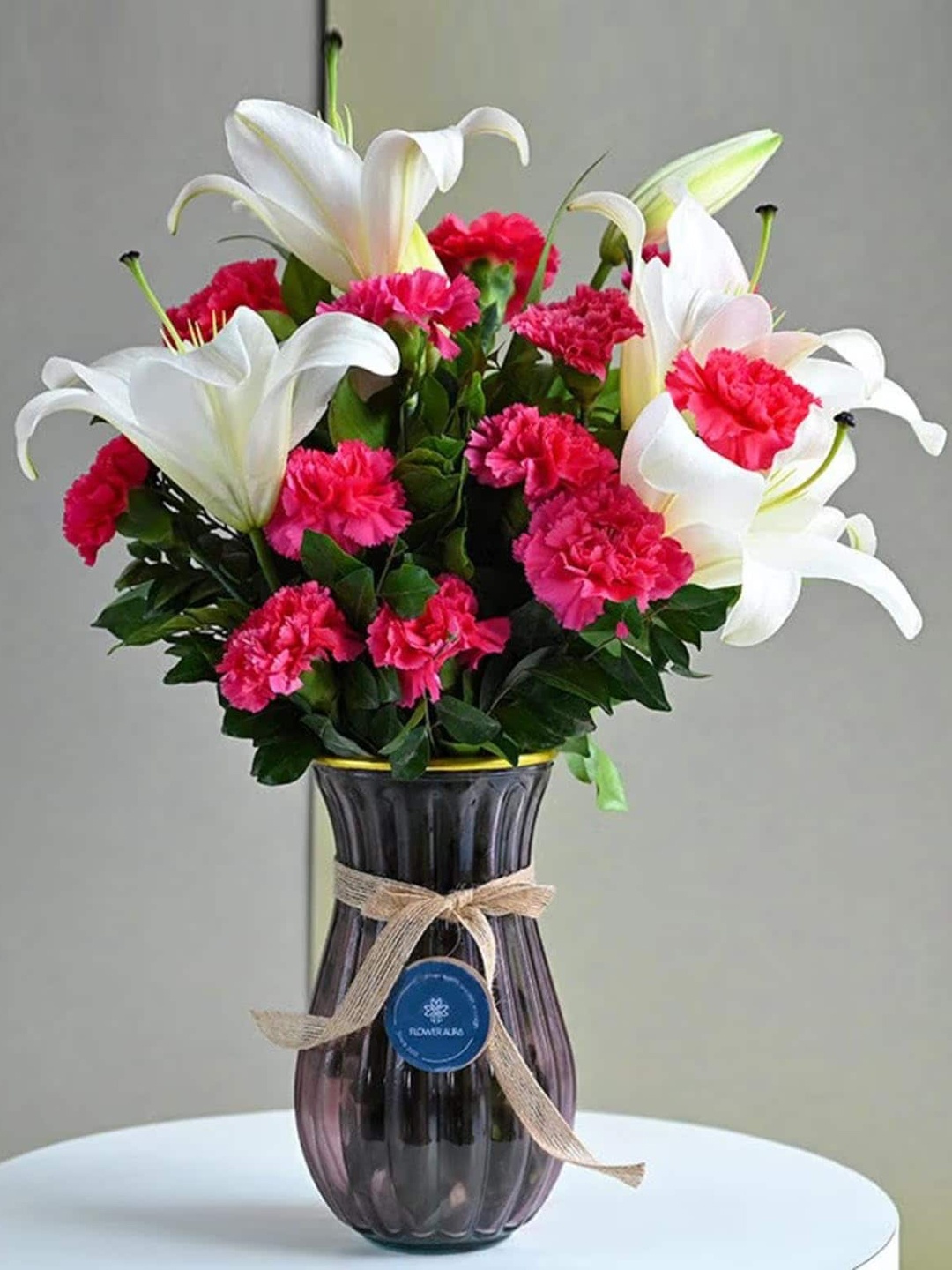 

Floweraura Pink & White 14 Pieces Carnations & Lilies Fresh Flowers In Vase