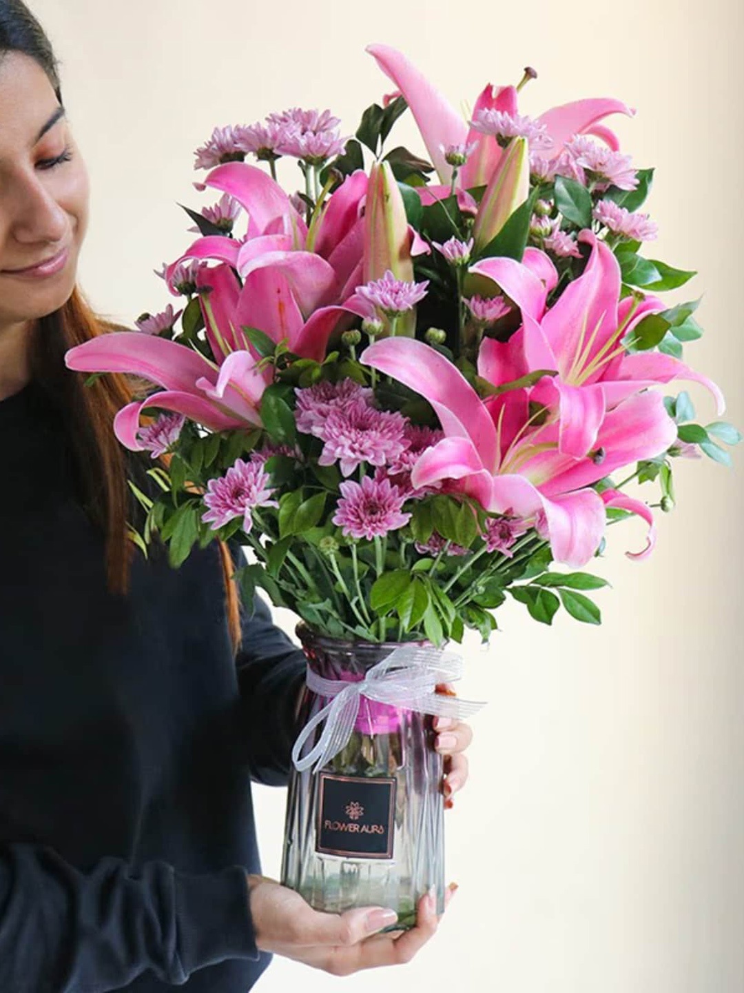 

Floweraura Pink 6 Pieces Lilies & Daisy Fresh Flowers In Vase