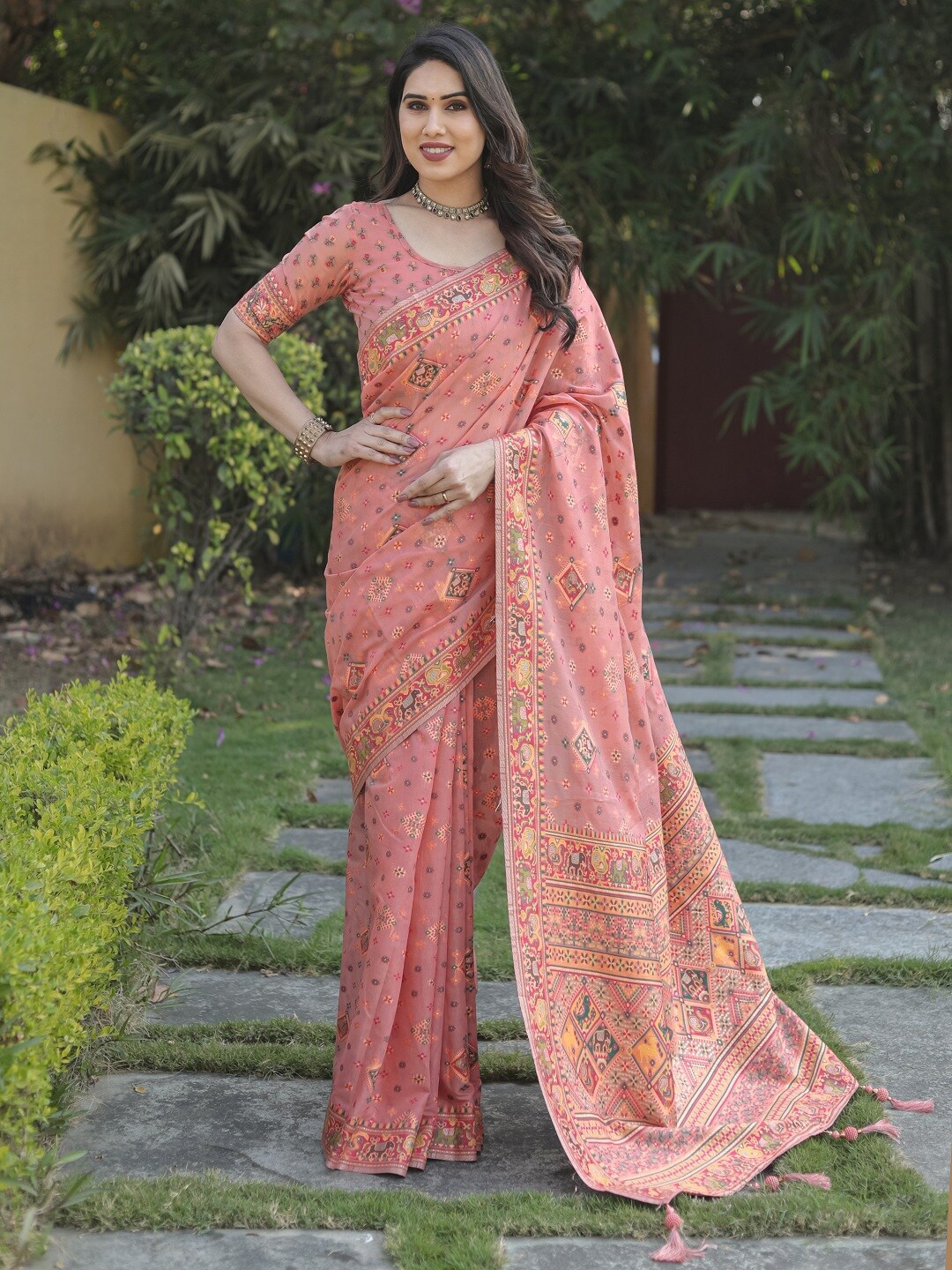 

WELL TEX Woven Design Zari Patola Saree, Peach