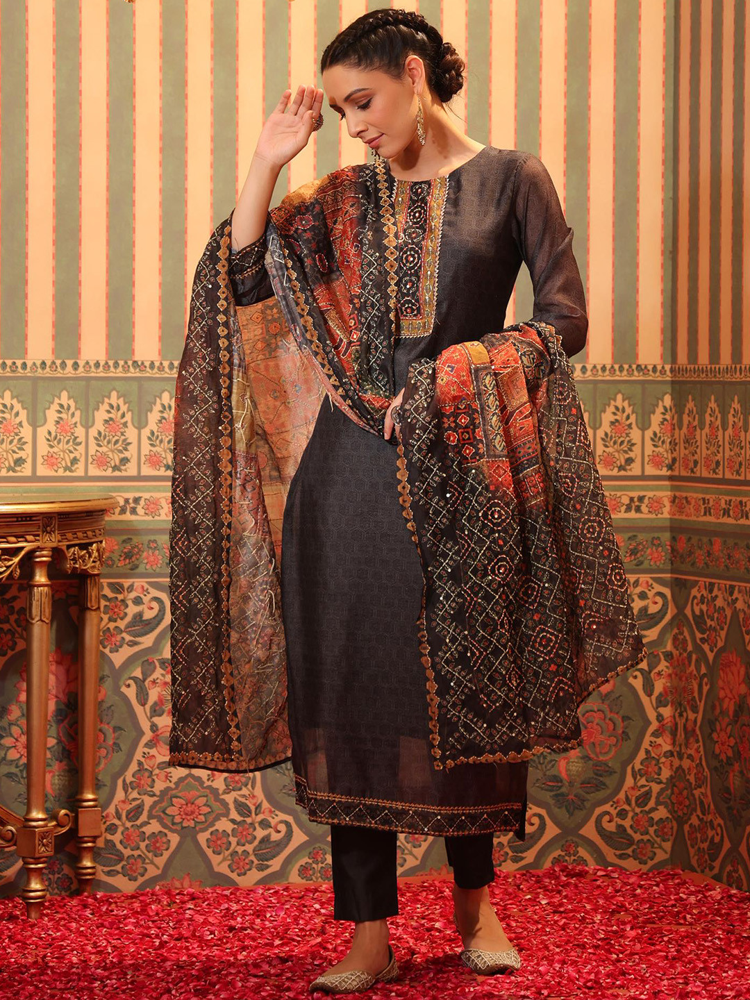 

SCAKHI Ethnic Motifs Round Neck Three-Quarter Sleeves Kantha Chanderi Silk Kurta Set, Grey