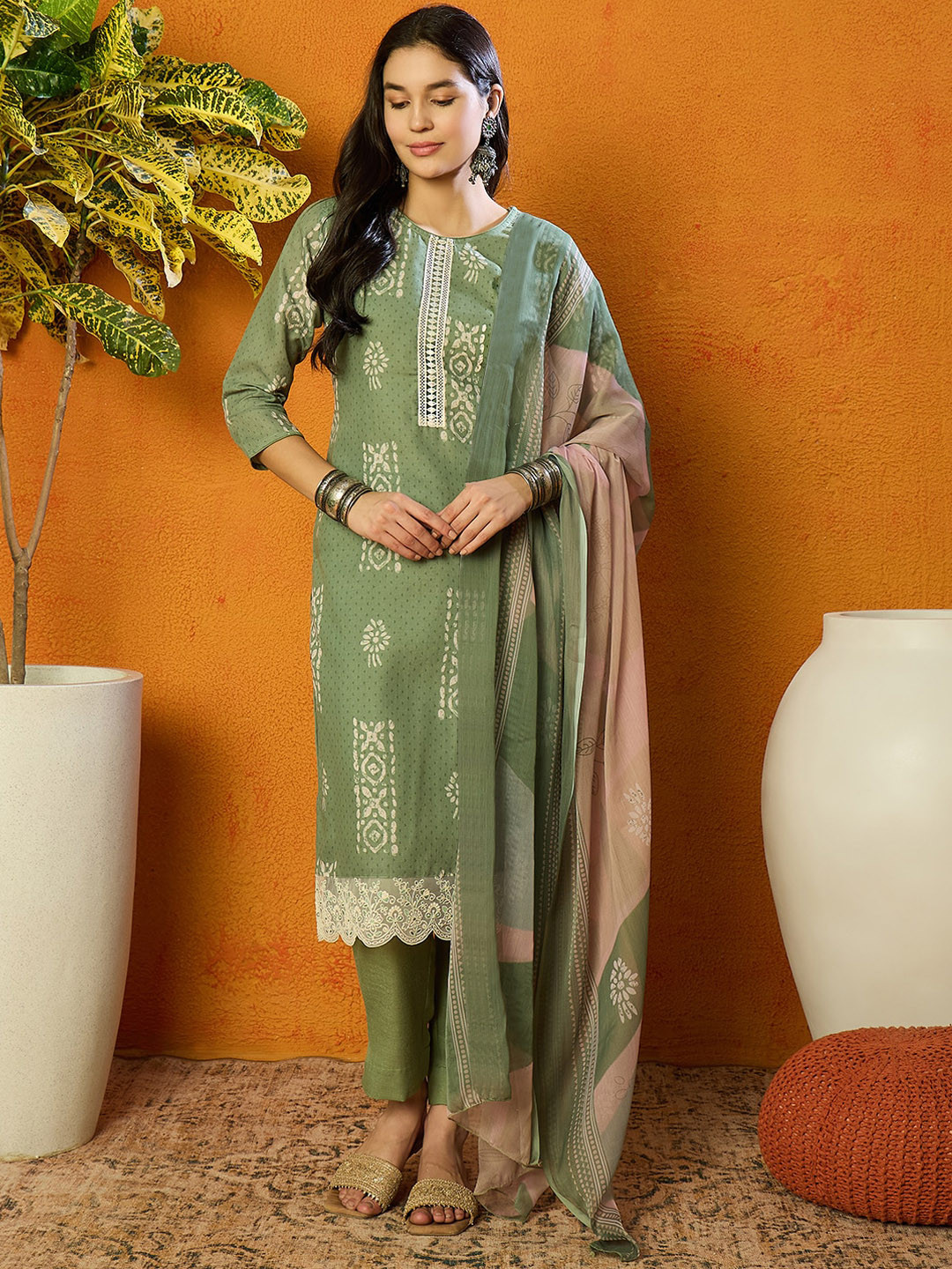 

AHIKA Ethnic Motifs Printed Regular Straight Kurta With Trousers & Dupatta, Green