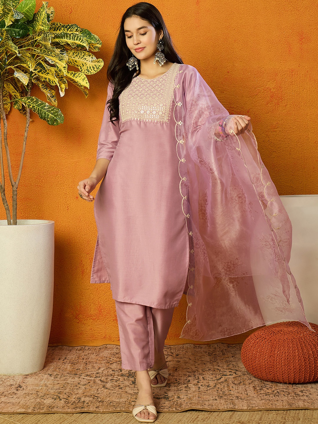 

AHIKA Ethnic Motifs Yoke Design Sequinned Straight Kurta with Trousers & Dupatta, Lavender