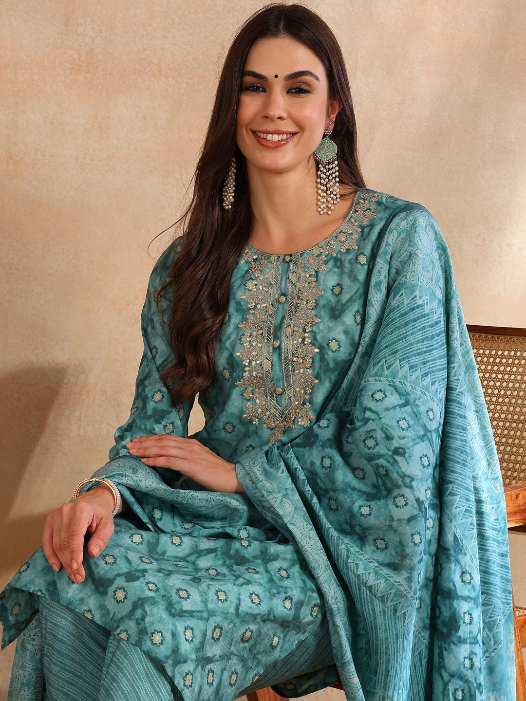 

AHIKA Sea Green Ethnic Motifs Embroidered Zari Kurta With Trousers & Dupatta