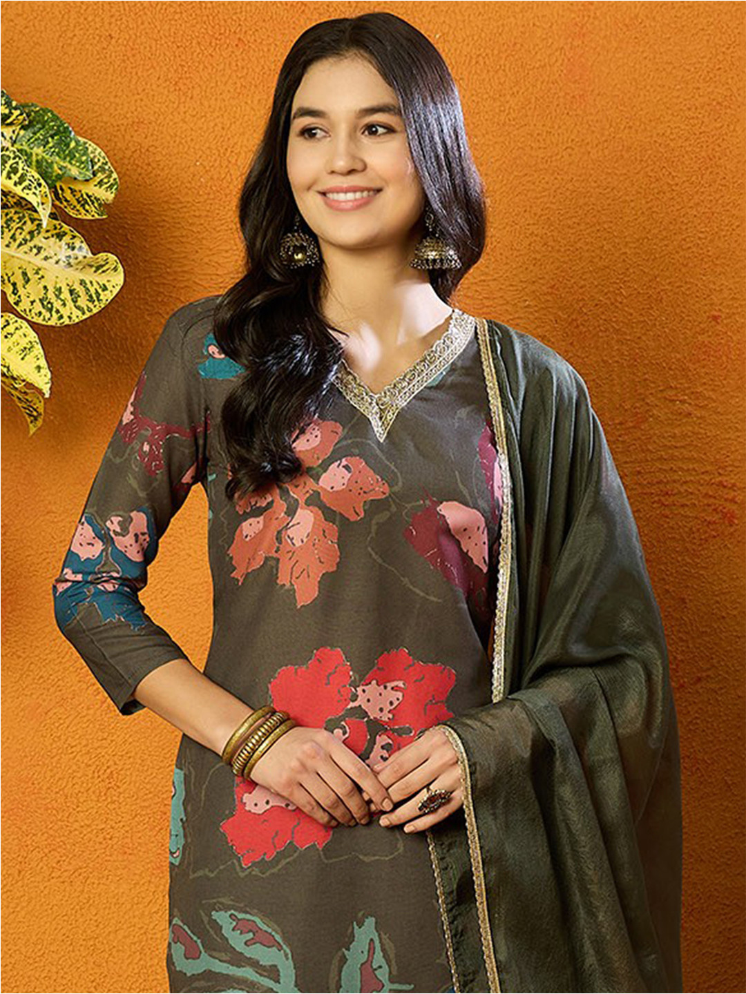 

AHIKA Olive Floral Printed Zari Kurta With Trousers & Dupatta