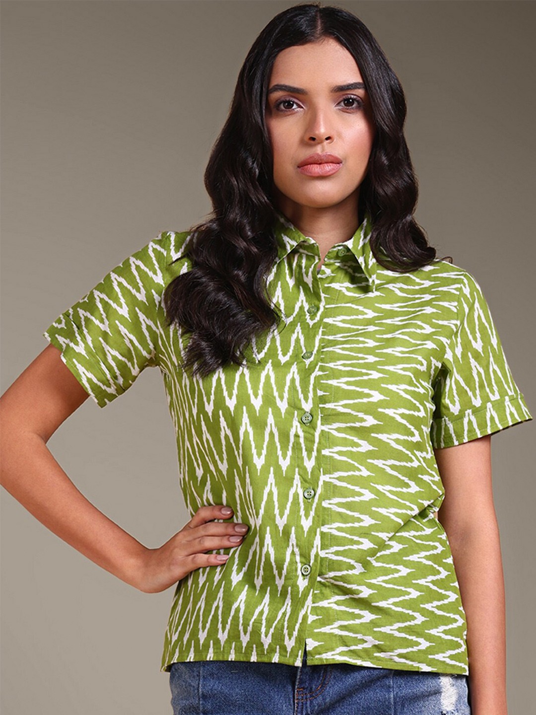 

The Roadster Lifestyle Co. Green & White Geometric Printed Cotton Shirt Style Tops