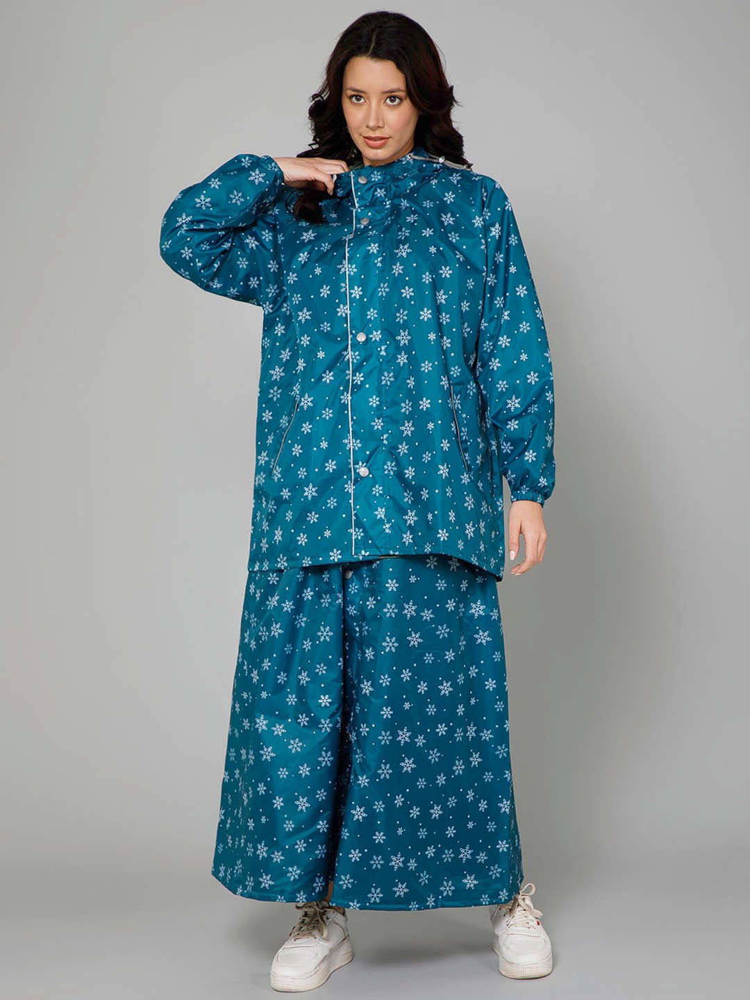 

THE CLOWNFISH Women Floral Printed Rain Skirt & Jacket, Turquoise blue