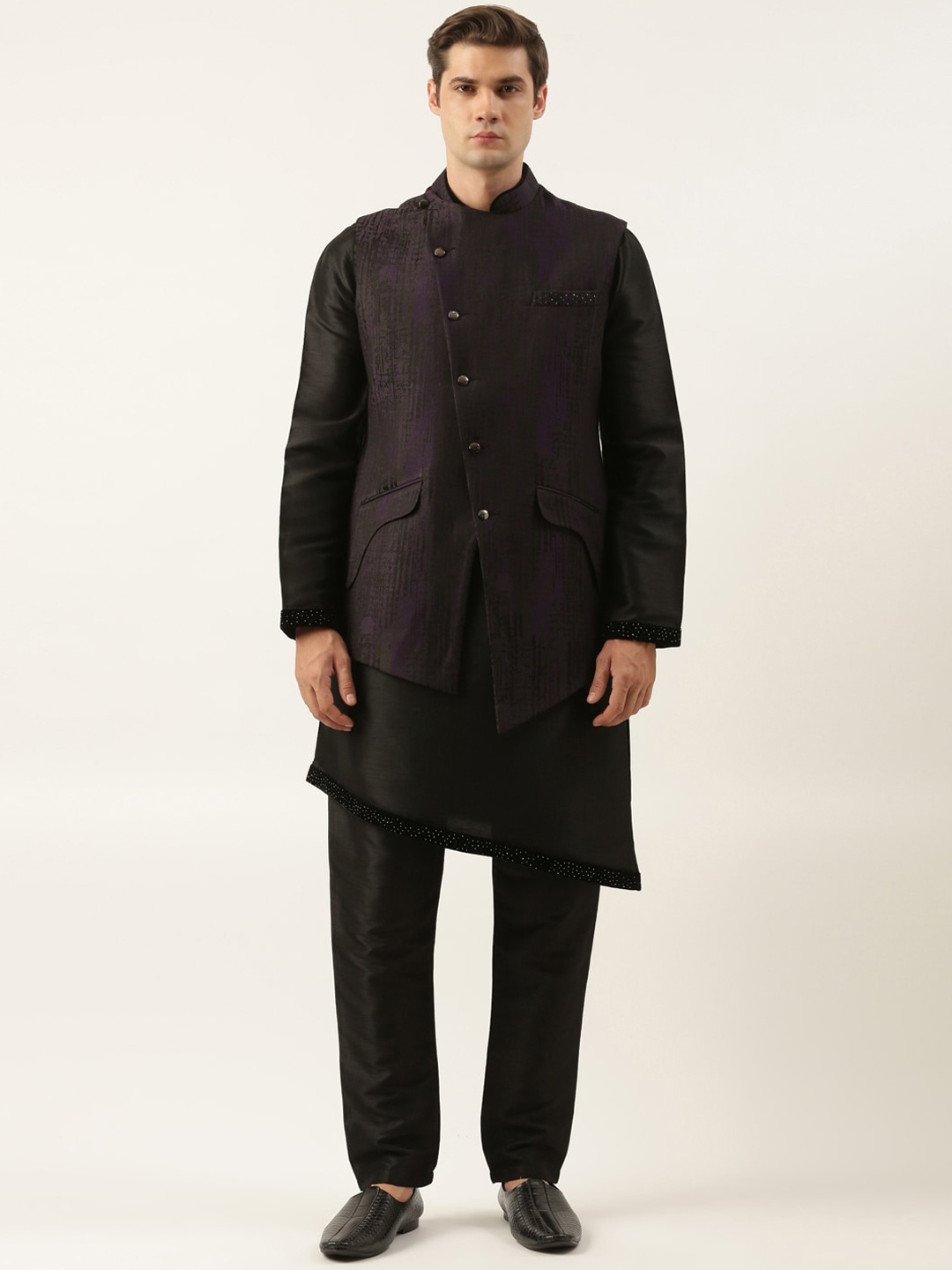 

TheEthnic.Co Regular Long Sleeves Mandarin Collar Kurta with Trousers, Purple